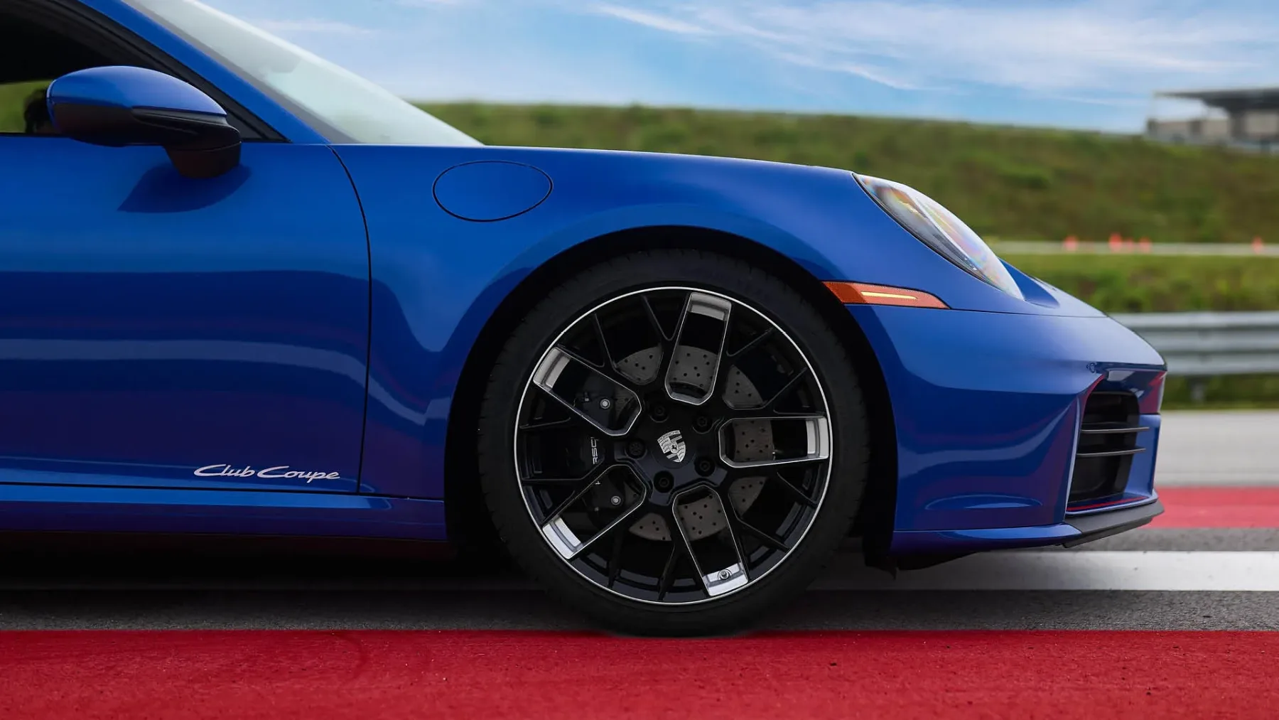 Porsche 911 Club Coupe 2025: ročne prestave in omejena serija, kot poklon 70-letnici Porsche Club of America