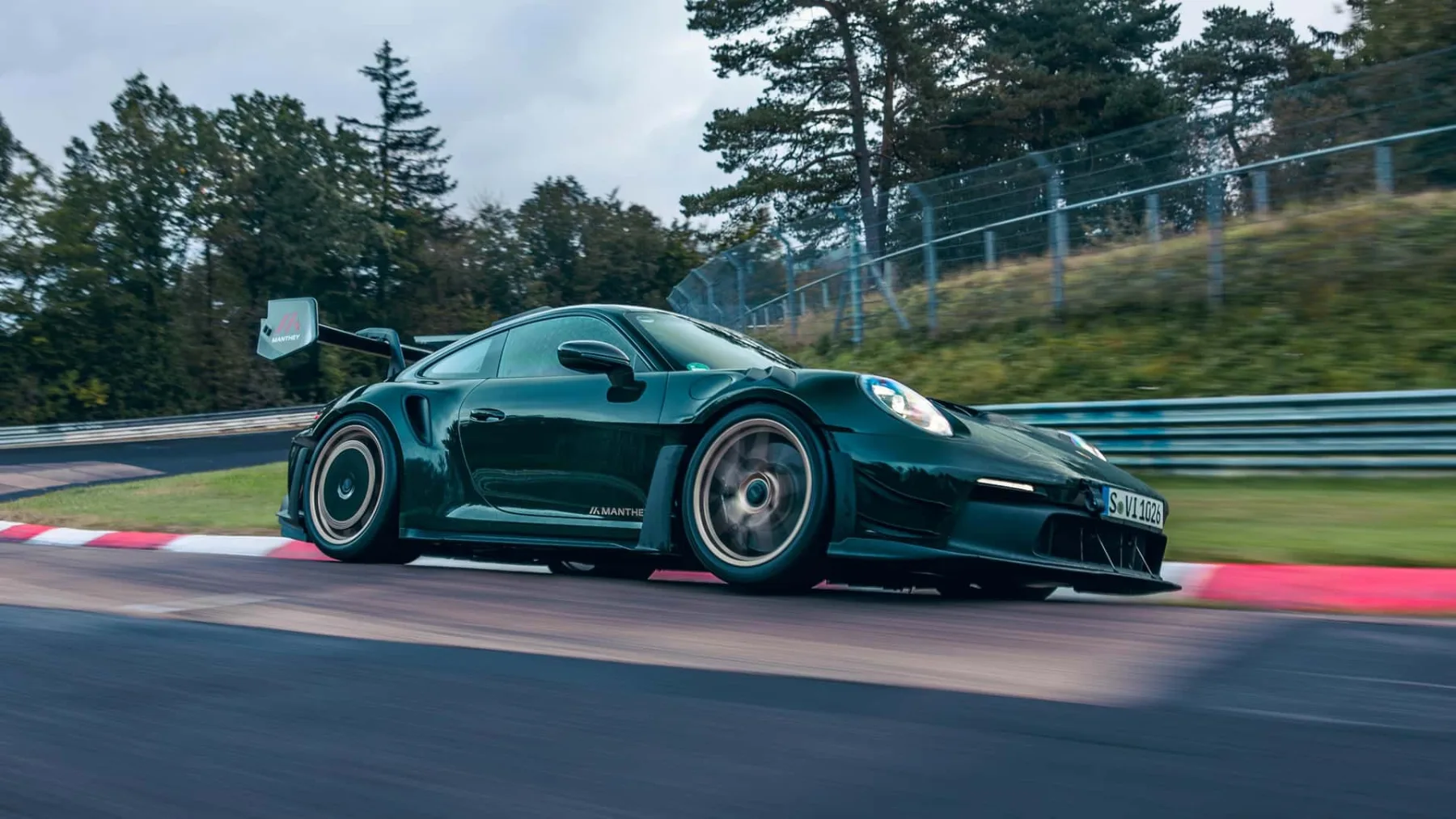 Porsche 911 GT3 RS Manthey: Dirkaška Legenda z Morsko Plavutjo