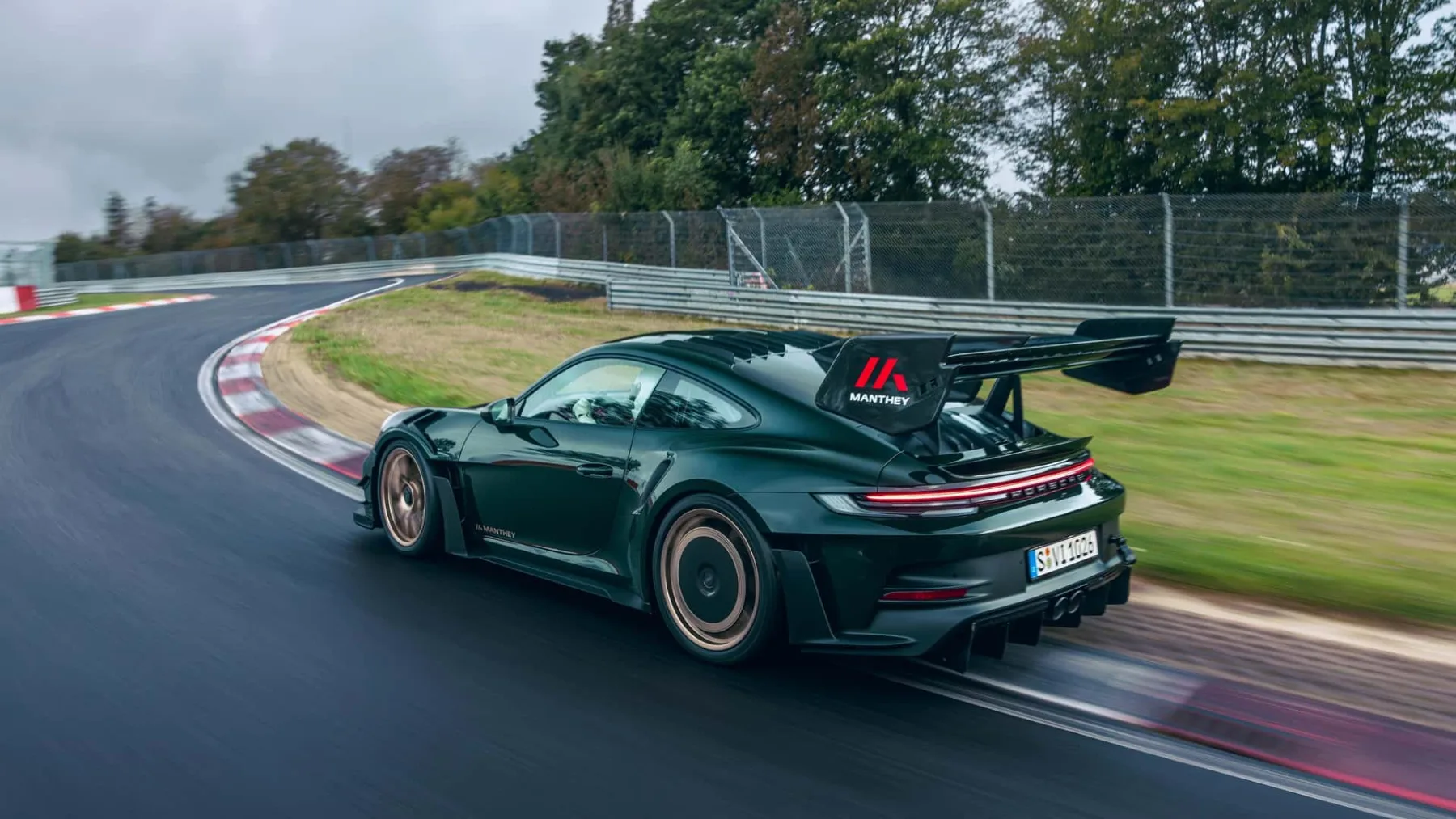 Porsche 911 GT3 RS Manthey: Dirkaška Legenda z Morsko Plavutjo