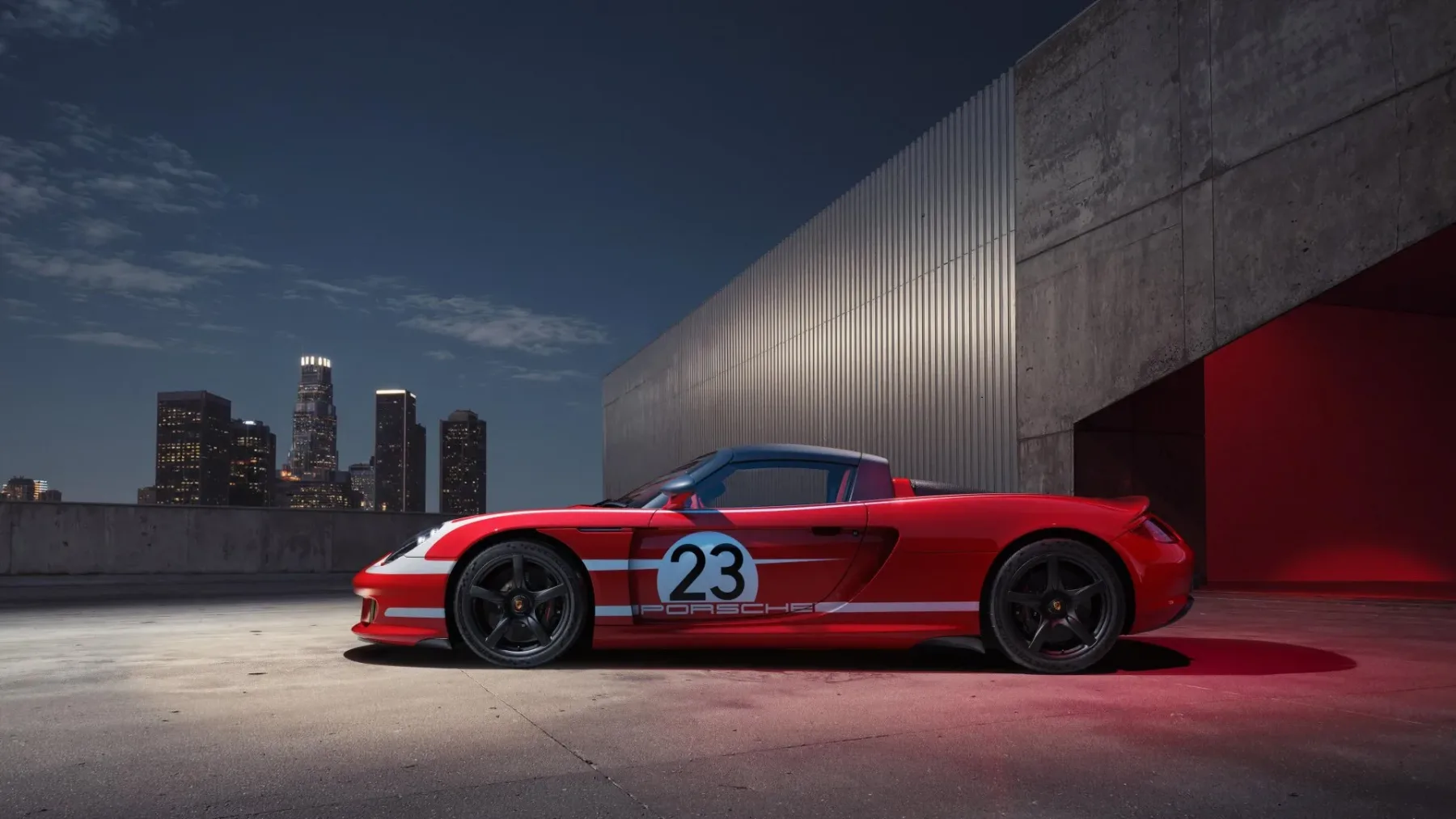 Porsche Carrera GT Sonderwunsch: Ko se V10 simfonija obleče v zmagoviti Salzburg Design – poklon legendi Le Mansa