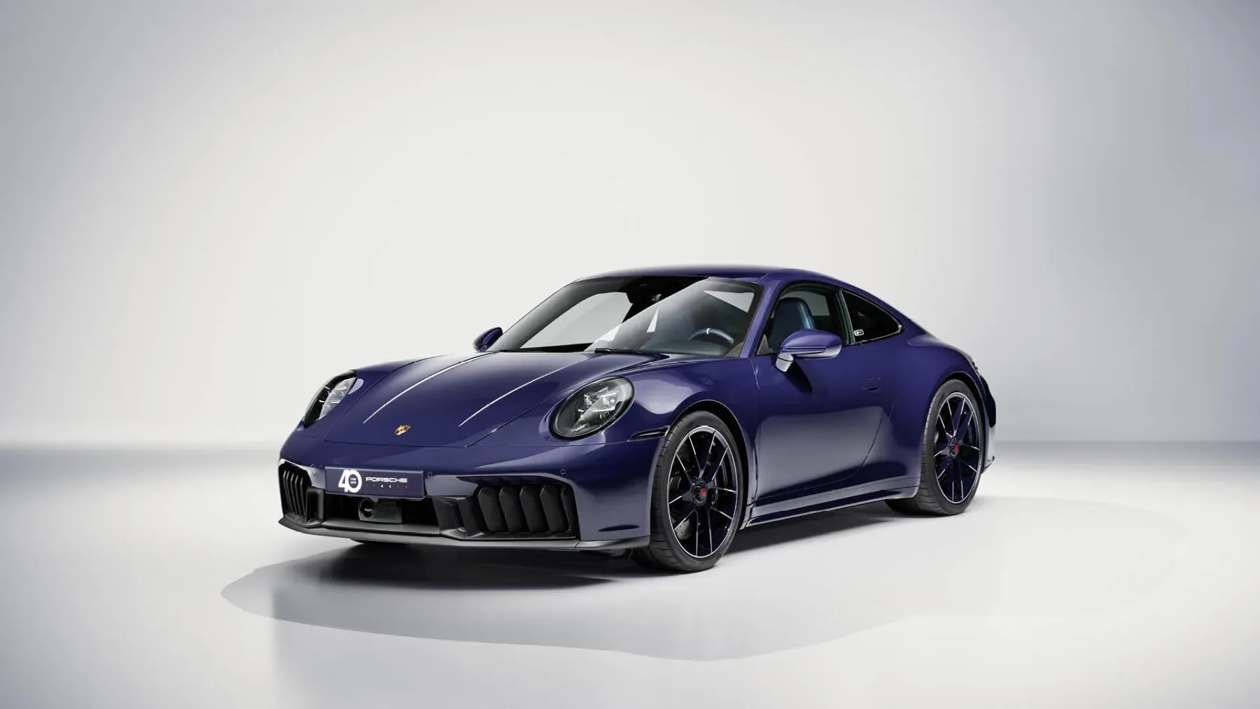 Porsche Italia x Ferragamo: limitirana edicija 911 Carrera 4 GTS in Taycan 4 S v barvi Blusogno