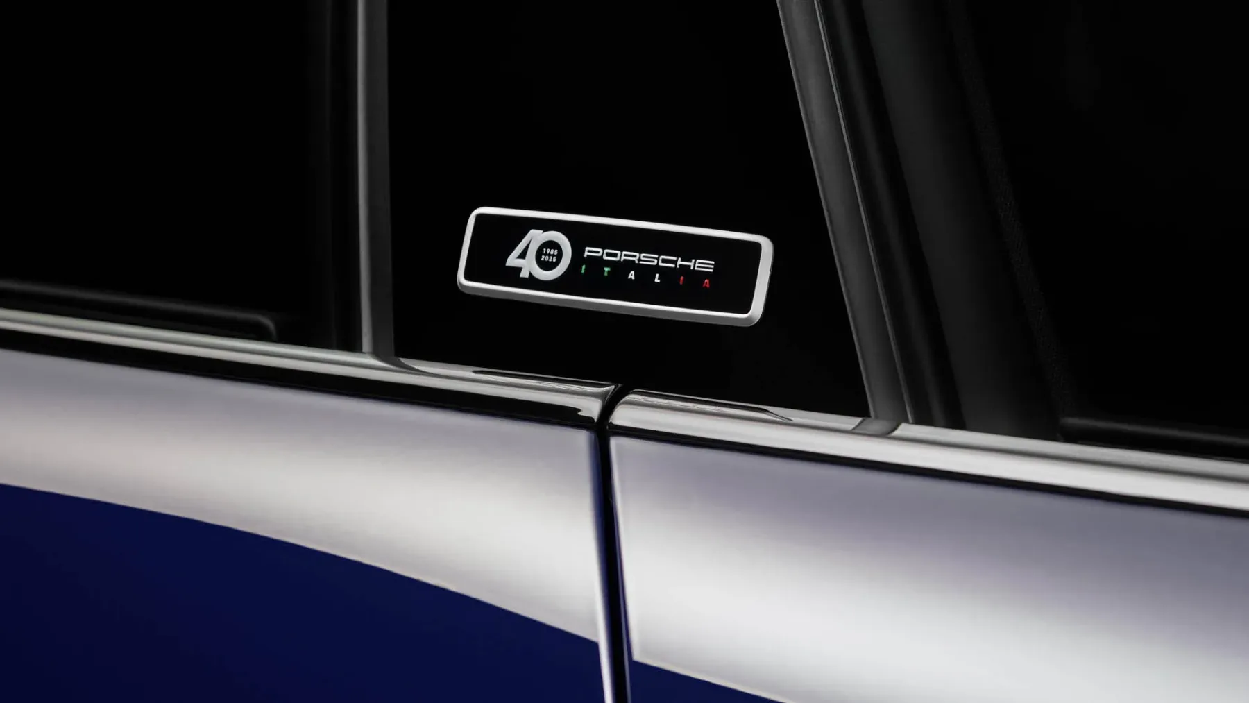 Porsche Italia x Ferragamo: limitirana edicija 911 Carrera 4 GTS in Taycan 4 S v barvi Blusogno
