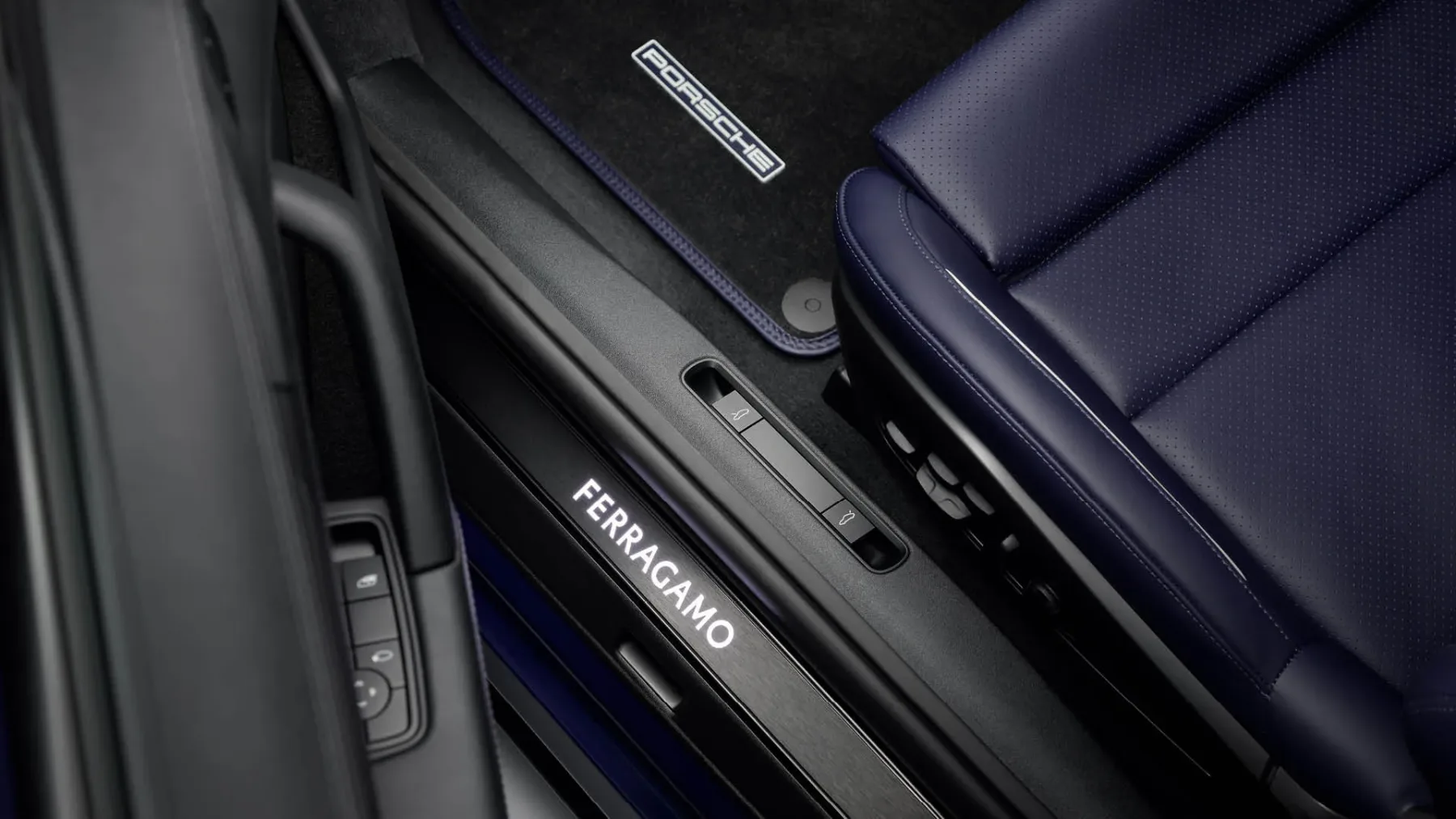 Porsche Italia x Ferragamo: limitirana edicija 911 Carrera 4 GTS in Taycan 4 S v barvi Blusogno
