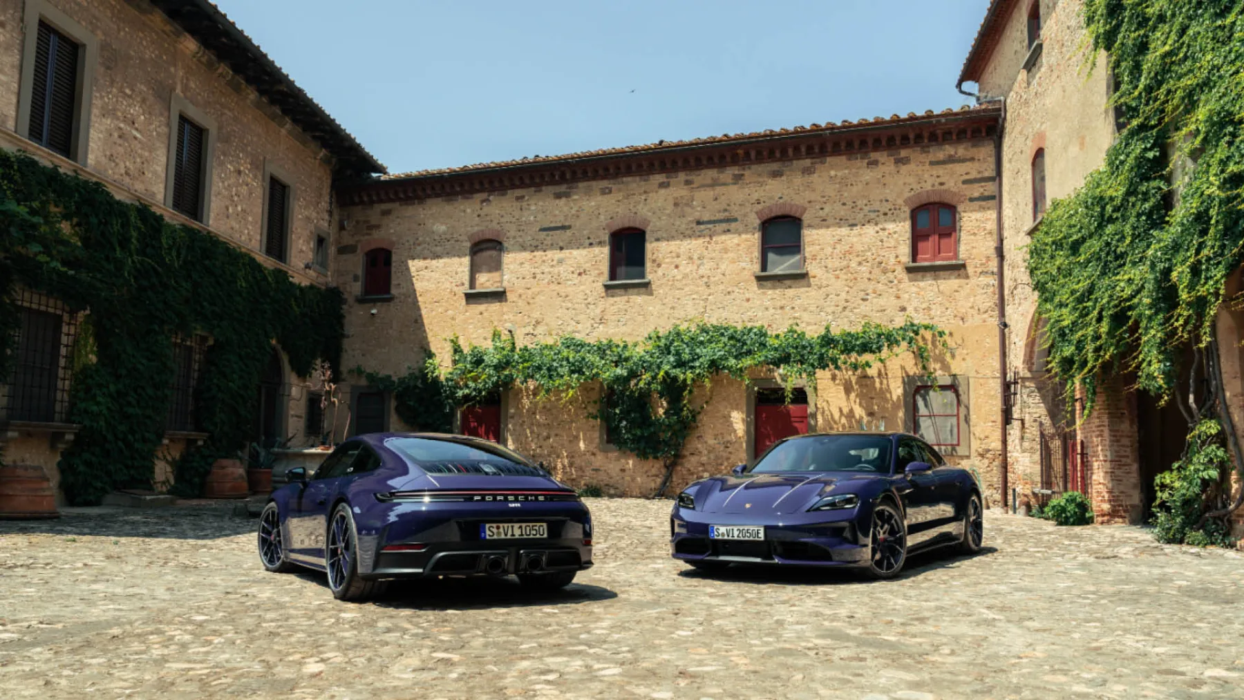 Porsche Italia x Ferragamo: limitirana edicija 911 Carrera 4 GTS in Taycan 4 S v barvi Blusogno