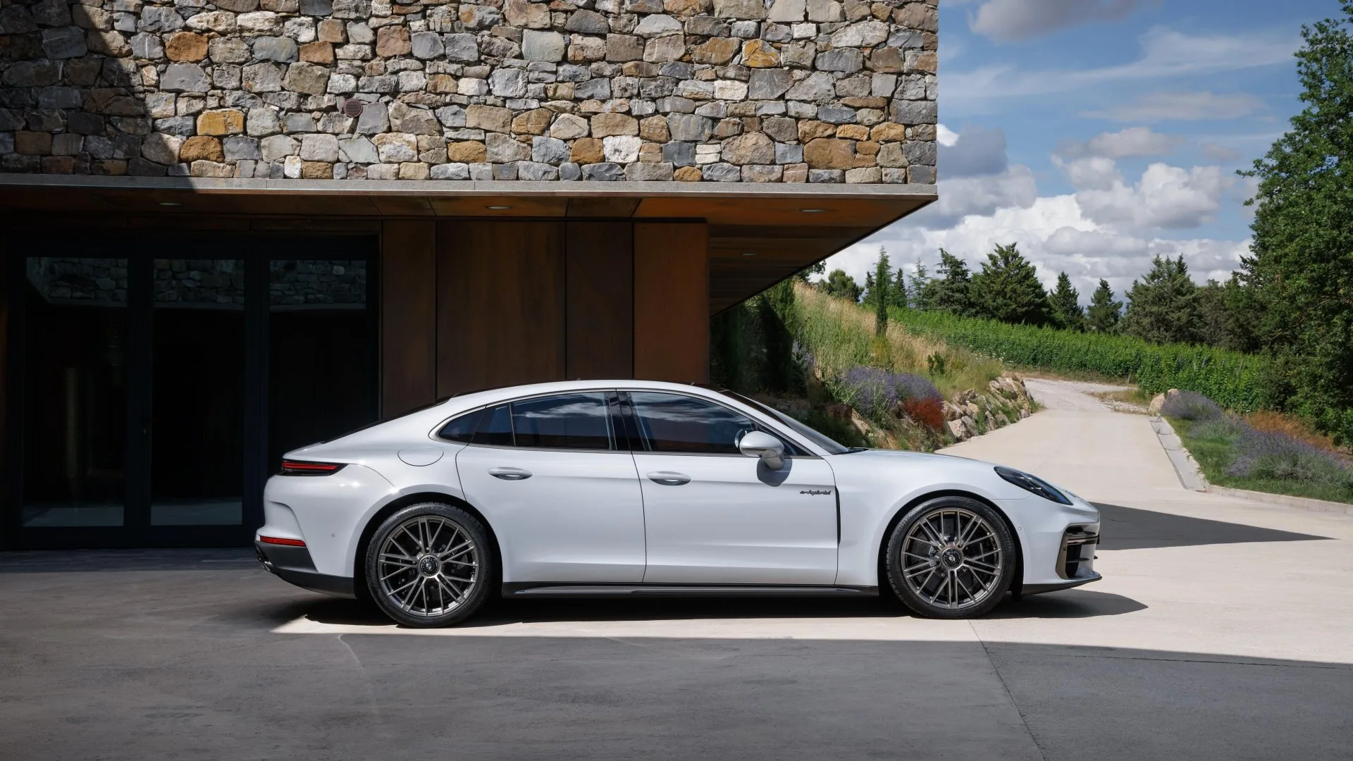 Porsche Panamera Turbo S E-Hybrid 2025: je trenutno najboljša & najhitrejša hibridna limuzina na svetu