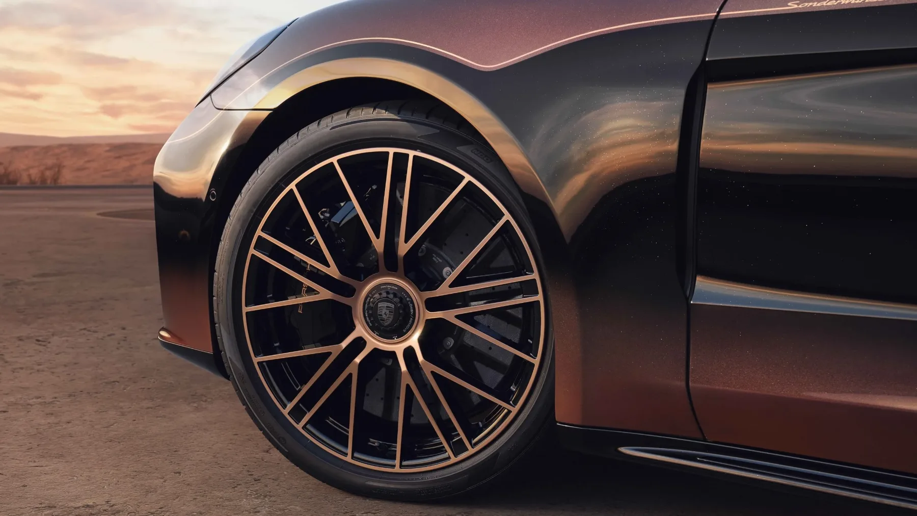 Porsche Panamera Turbo Sonderwunsch: Ko avtomobil postane ultra-luksuzna kadilnica in bar za šampanjec