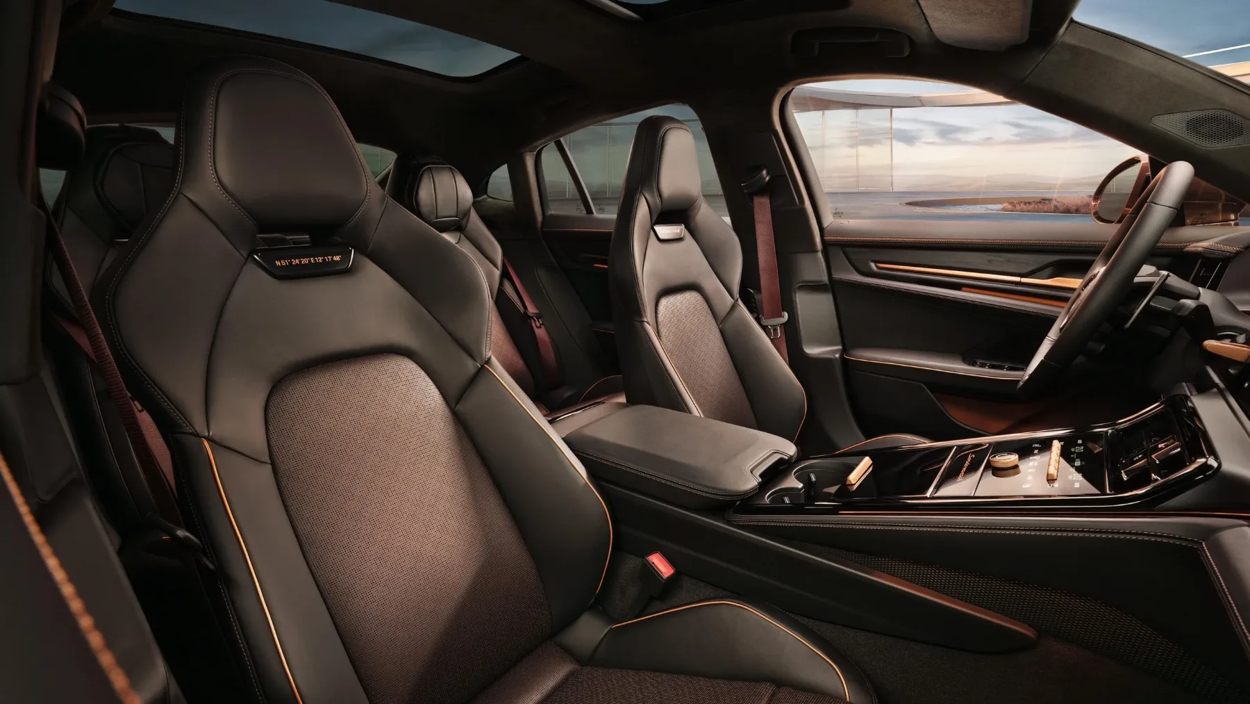 Porsche Panamera Turbo Sonderwunsch: Ko avtomobil postane ultra-luksuzna kadilnica in bar za šampanjec