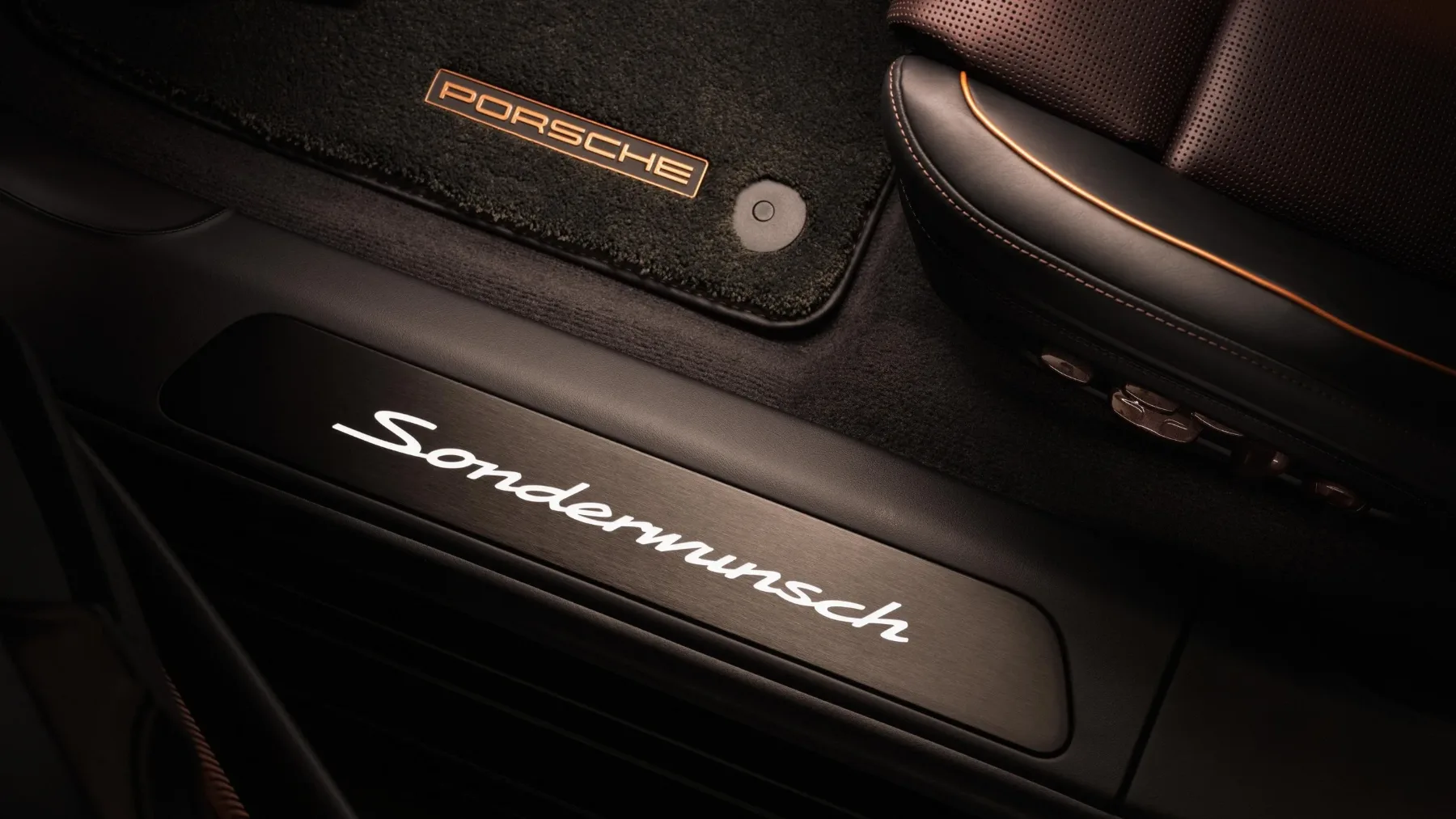 Porsche Panamera Turbo Sonderwunsch: Ko avtomobil postane ultra-luksuzna kadilnica in bar za šampanjec