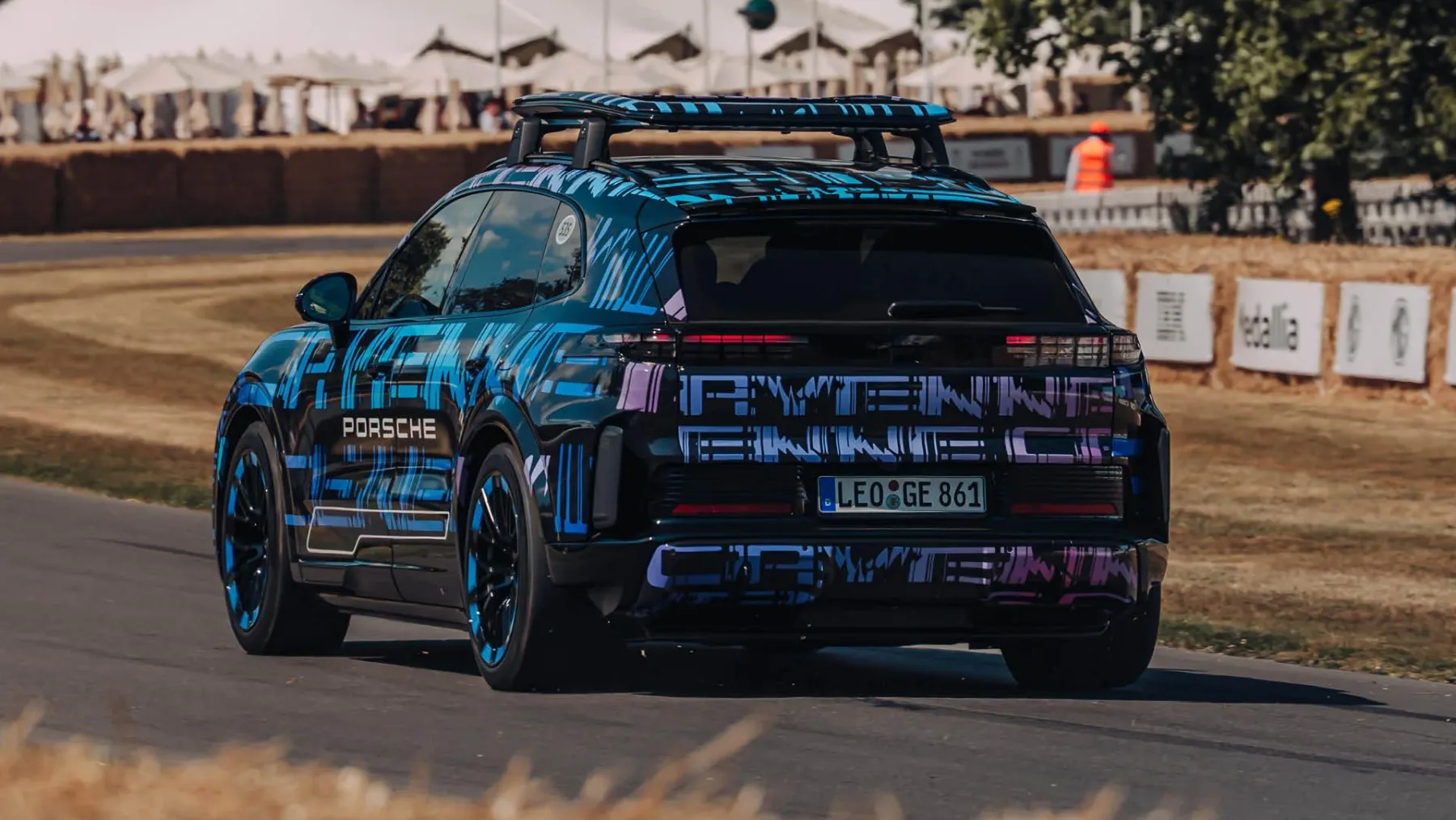 Porsche stavi na elektriko: novi Porsche Cayenne 2026 bo menda ‘oblikoval prihodnost električne vožnje’