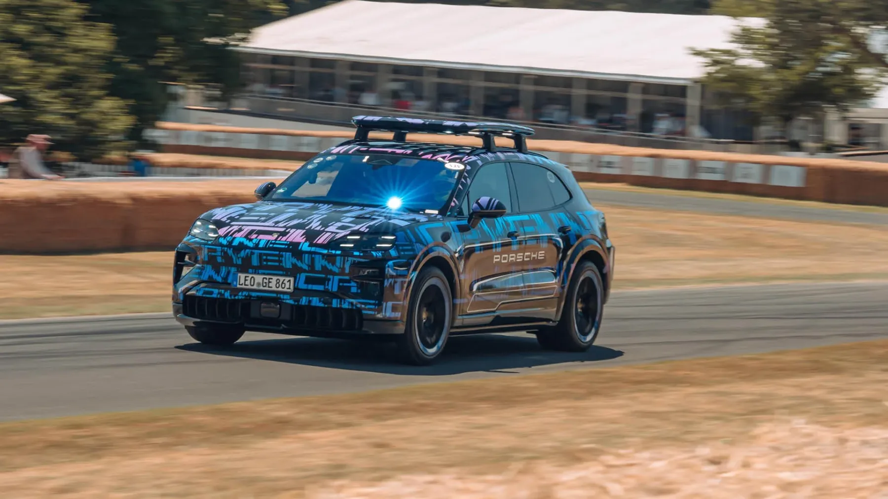 Porsche stavi na elektriko: novi Porsche Cayenne 2026 bo menda ‘oblikoval prihodnost električne vožnje’