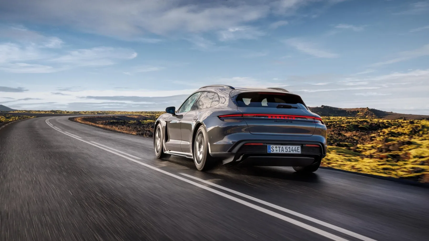 Porsche Taycan 2025 z razširjeno družino za električni maraton