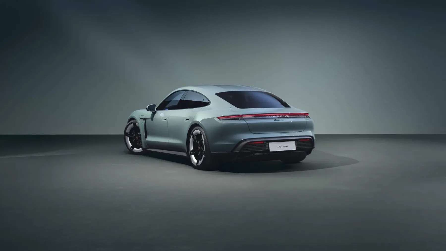Porsche Taycan 2025 z razširjeno družino za električni maraton
