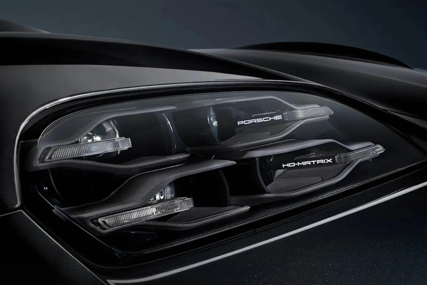 Porsche Taycan Black Edition 2026: Črni žrebec, ki razbija pravila električne igre