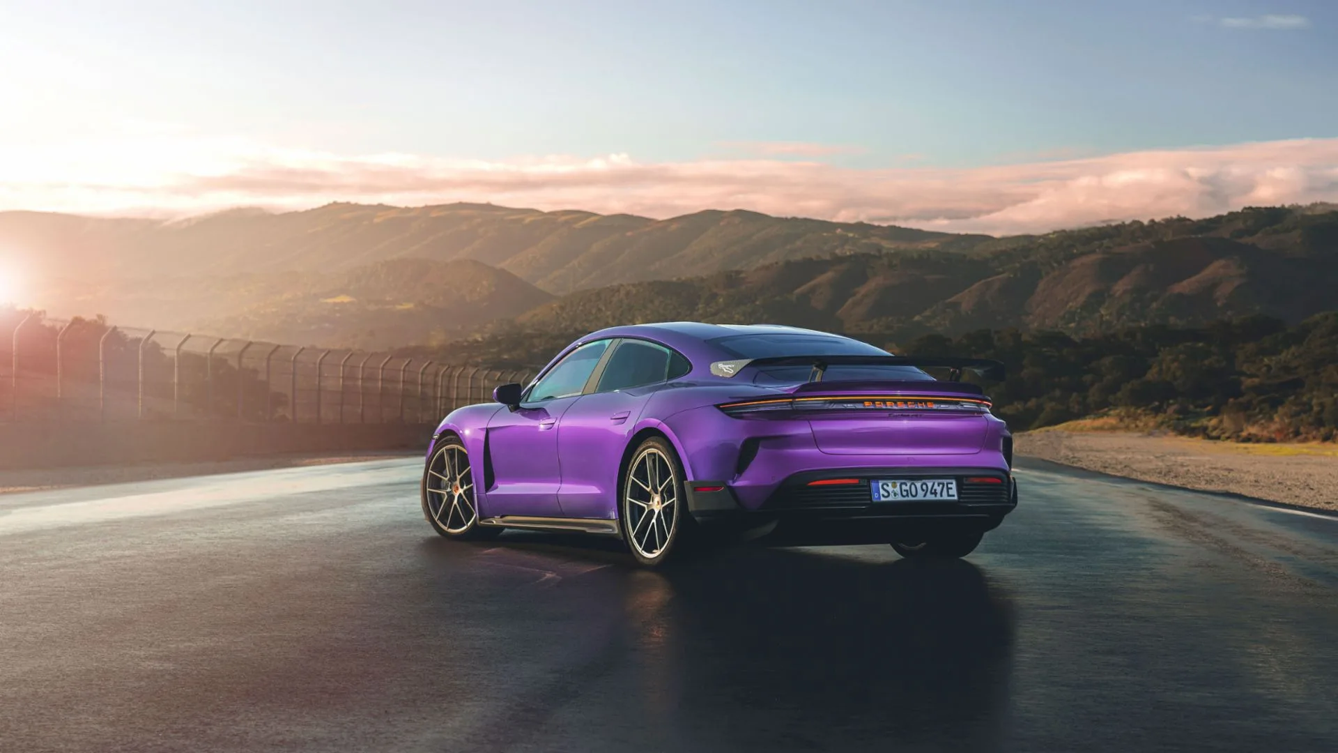 Porsche: vodilni luksuzni proizvajalec električnih avtomobilov – le, da tega ne govorijo na glas
