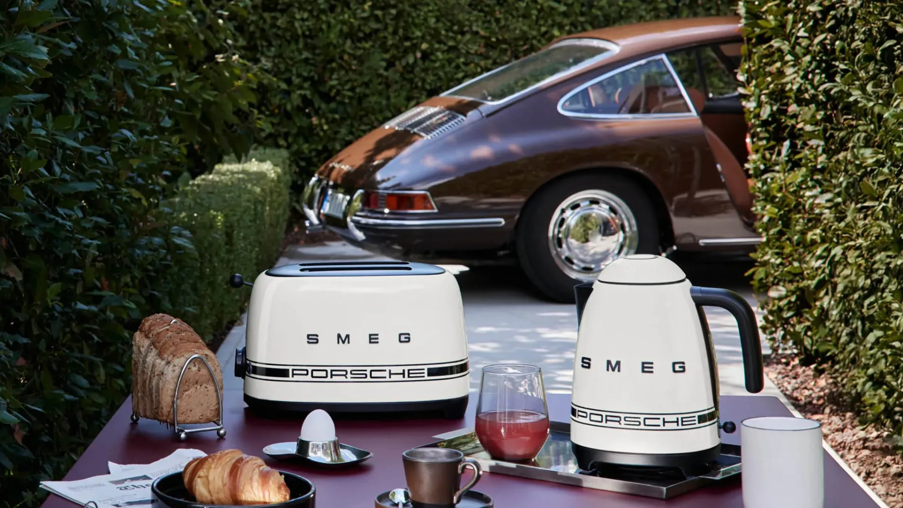 Porsche x Smeg: Ko Le Mans parkira v tvoji kuhinji!