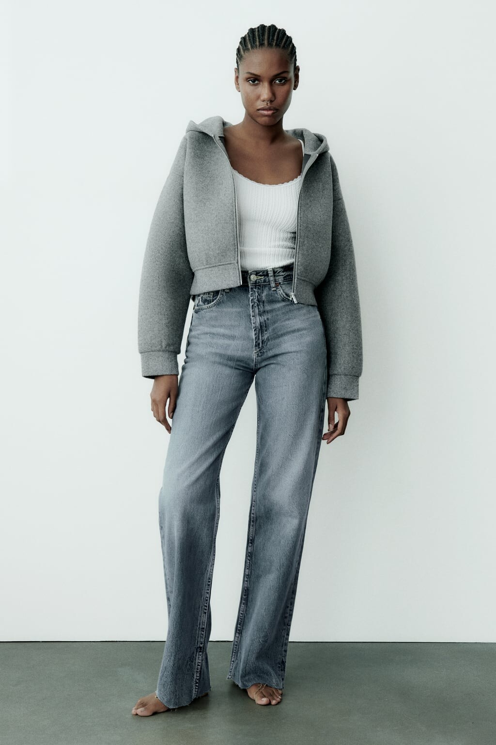 Poslovite se od skinny jeans: 6 modelov širokih kavbojk za jesen 2023