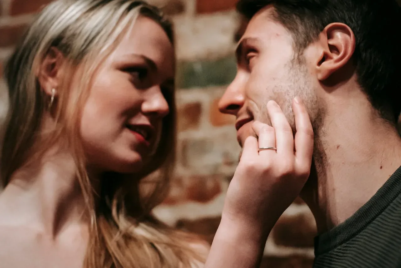 Pozabi na “love language”: teh 8 navad v zvezi je tistih, ki v resnici držijo pare skupaj