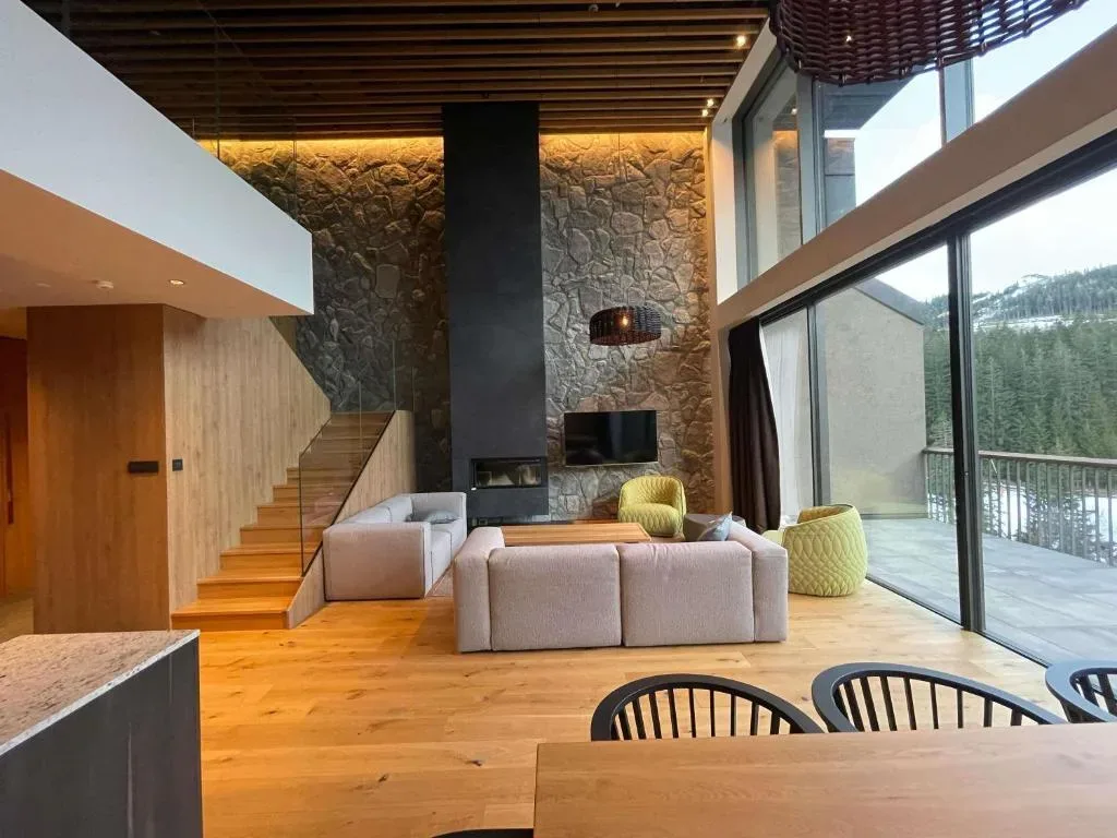 Pozabite na drage Alpe: smučišče Jasná in vodni park Bešeňová na Slovaškem sta nova zimska ‘it’ destinacija