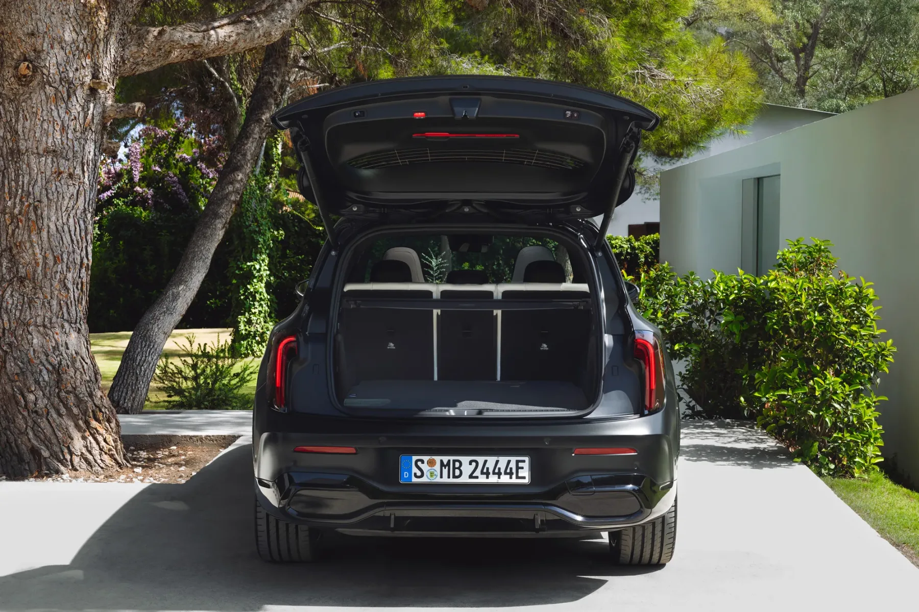 Pozabite na Teslo Model Y: Novi Mercedes-Benz GLB (2026) ima ‘frunk’, v katerega gre cela gajba piva