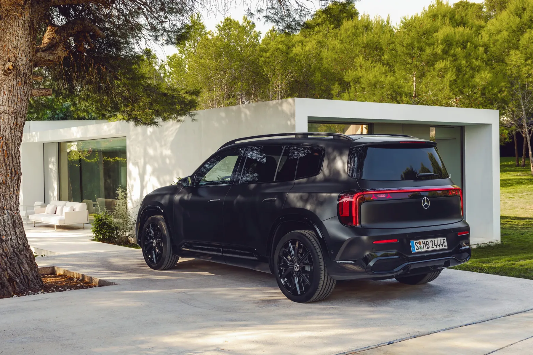 Pozabite na Teslo Model Y: Novi Mercedes-Benz GLB (2026) ima ‘frunk’, v katerega gre cela gajba piva