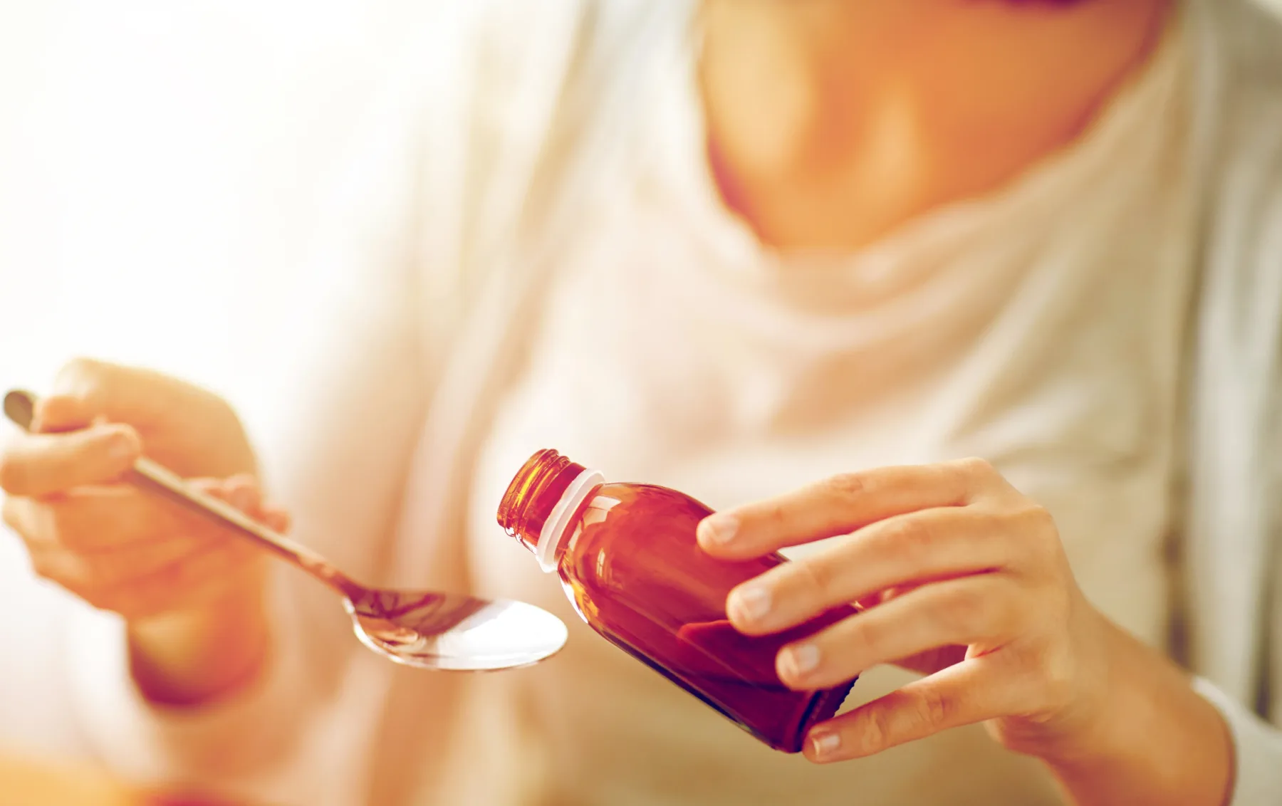 Pozdravite kašelj z naravnimi sestavinami: Recept za domači sirup za kašelj, ki resnično deluje!
