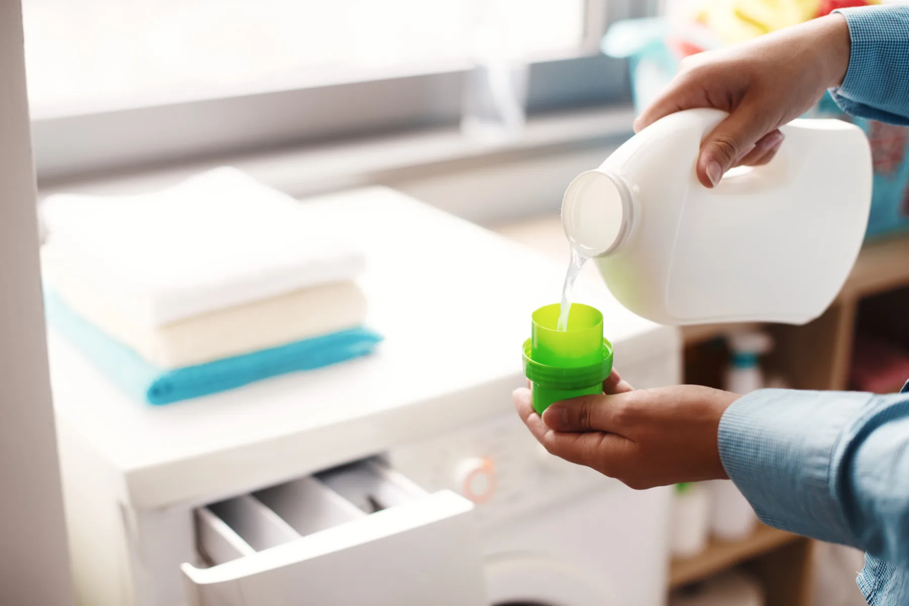 Pralni prašek, tekoči detergent ali kapsule za pranje perila? Ena izbira je daleč najboljša – je tudi vaša prava?