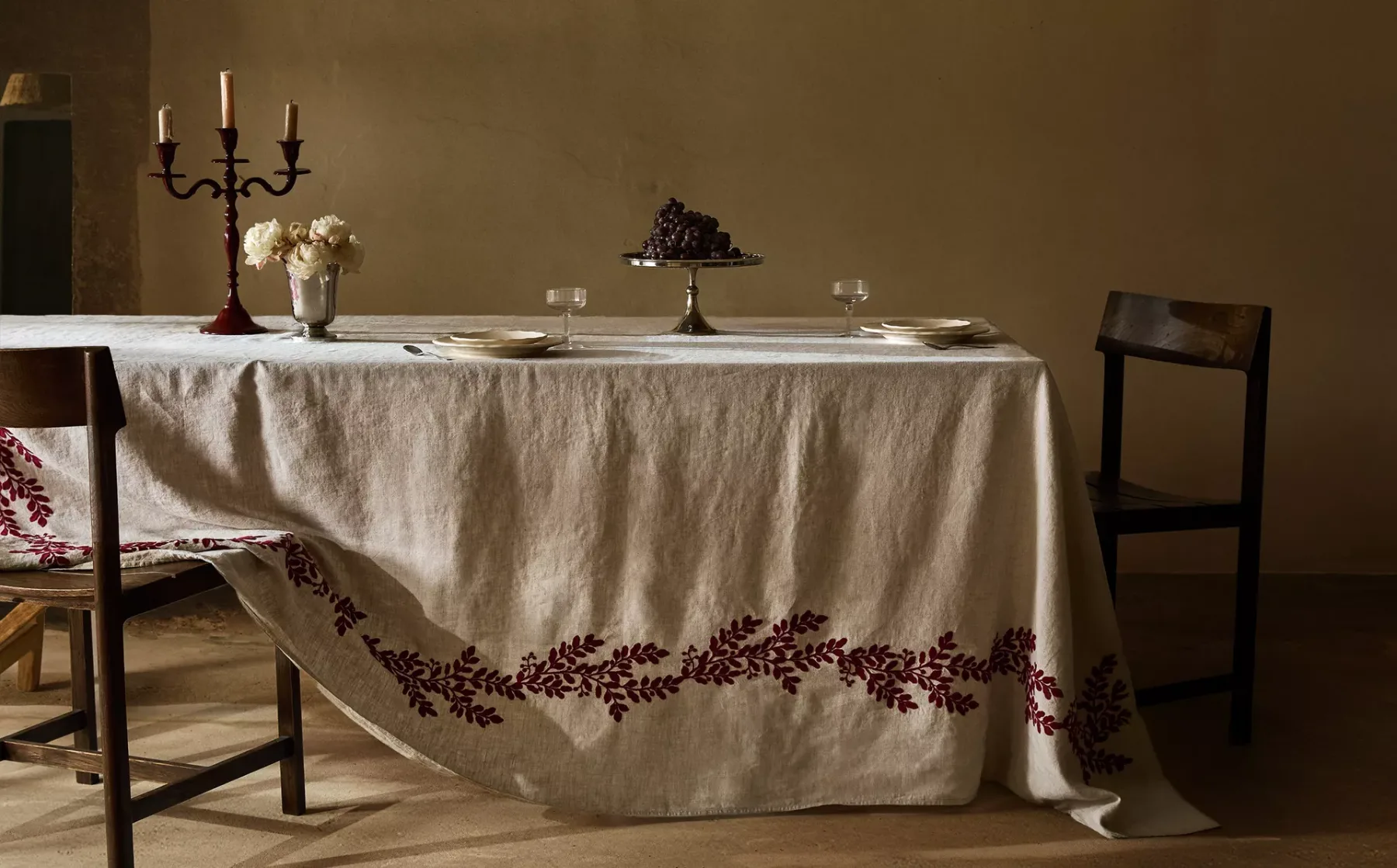 Praznična kolekcija Zara Home 2025: sodobna eleganca, ustvarjena za decembrski dom