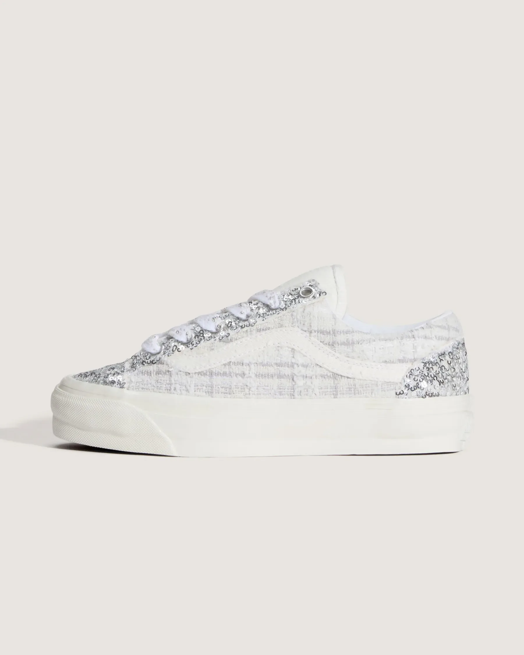 Praznični glamur na udoben način: Nove Vans Old Skool v bleščicah in tvidu