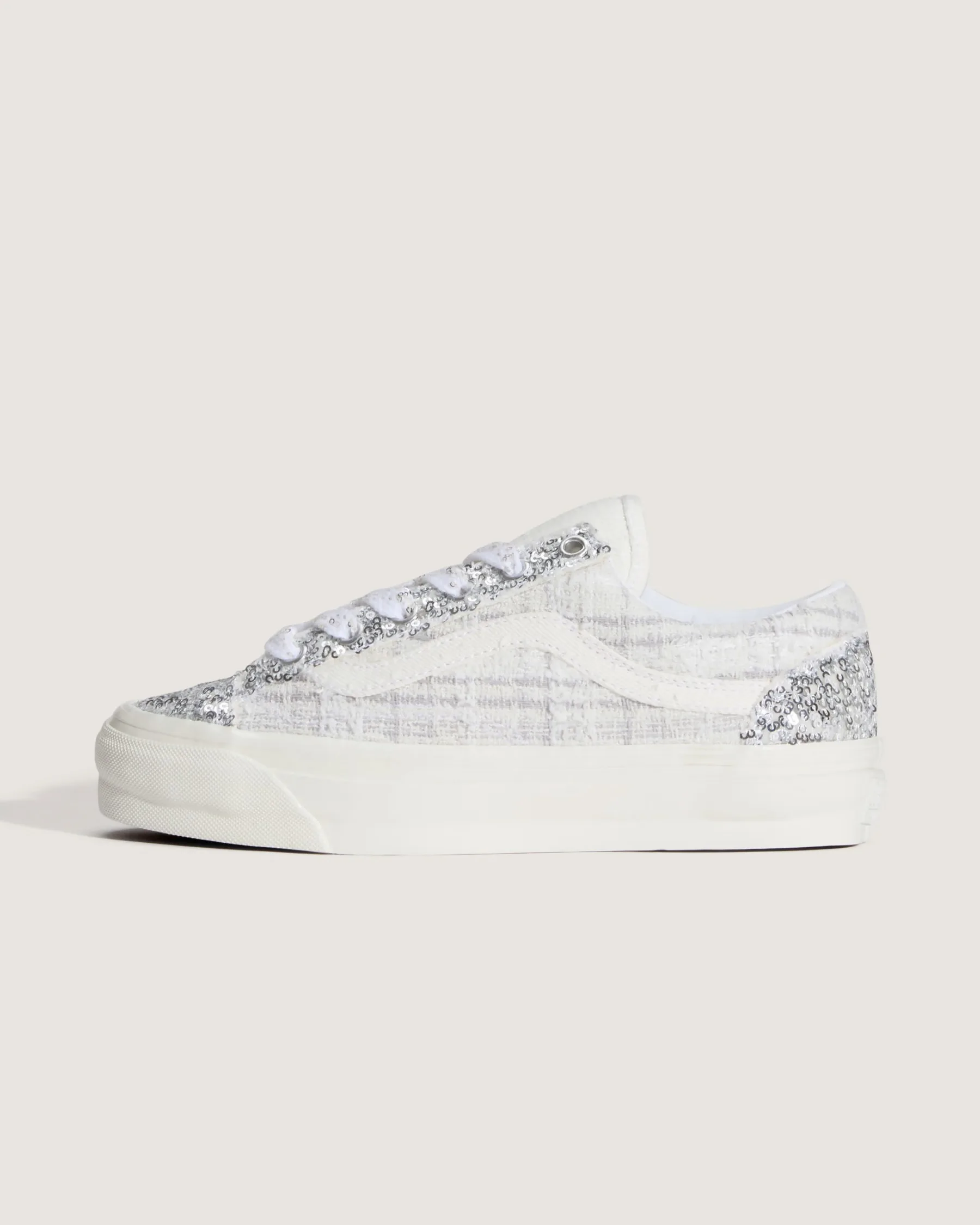 Praznični glamur na udoben način: Nove Vans Old Skool v bleščicah in tvidu