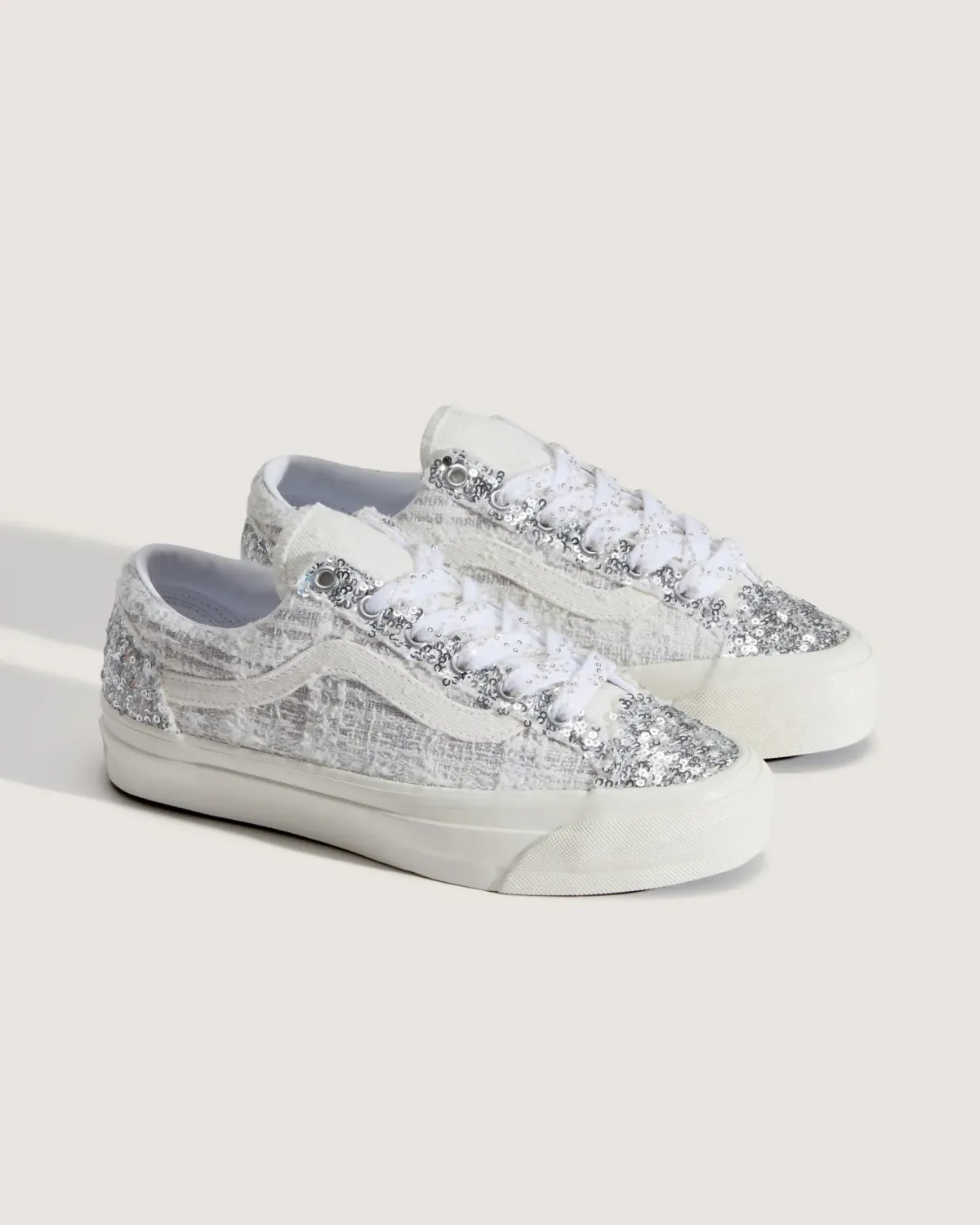 Praznični glamur na udoben način: Nove Vans Old Skool v bleščicah in tvidu – slika 1