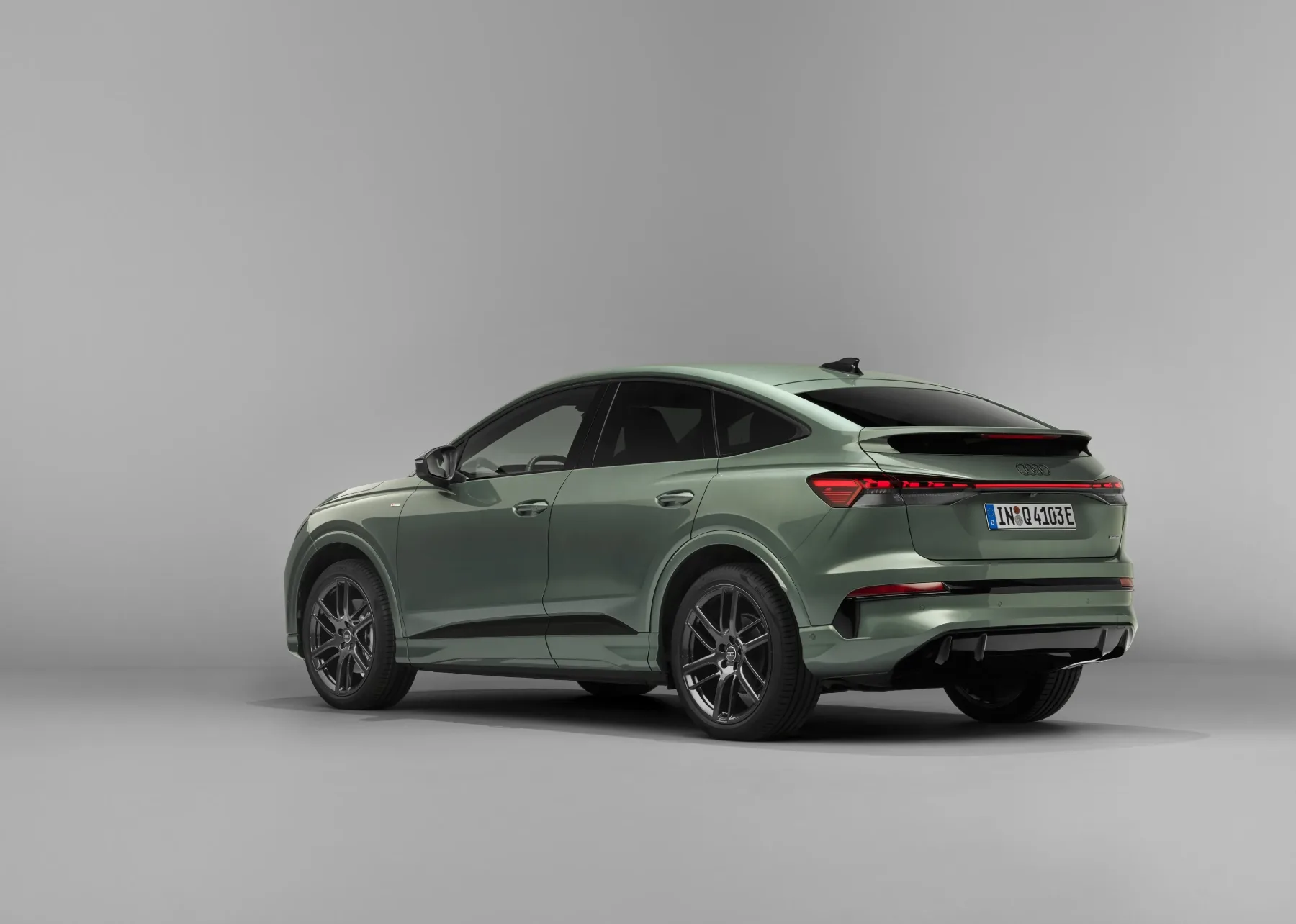 Prenovljeni Audi Q4 e-tron 2026: Električni bestseller, ki je končno obiskal telovadnico in dobil doktorat iz elektrotehnike