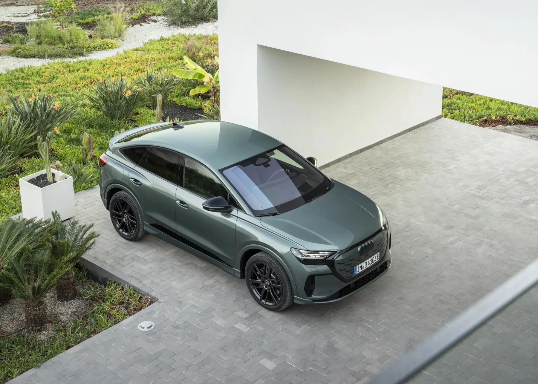 Prenovljeni Audi Q4 e-tron 2026: Električni bestseller, ki je končno obiskal telovadnico in dobil doktorat iz elektrotehnike