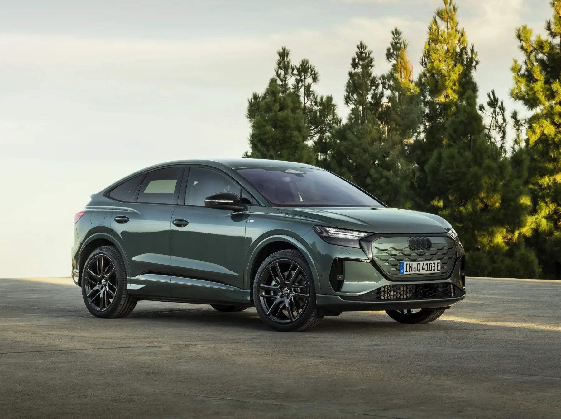 Prenovljeni Audi Q4 e-tron 2026: Električni bestseller, ki je končno obiskal telovadnico in dobil doktorat iz elektrotehnike