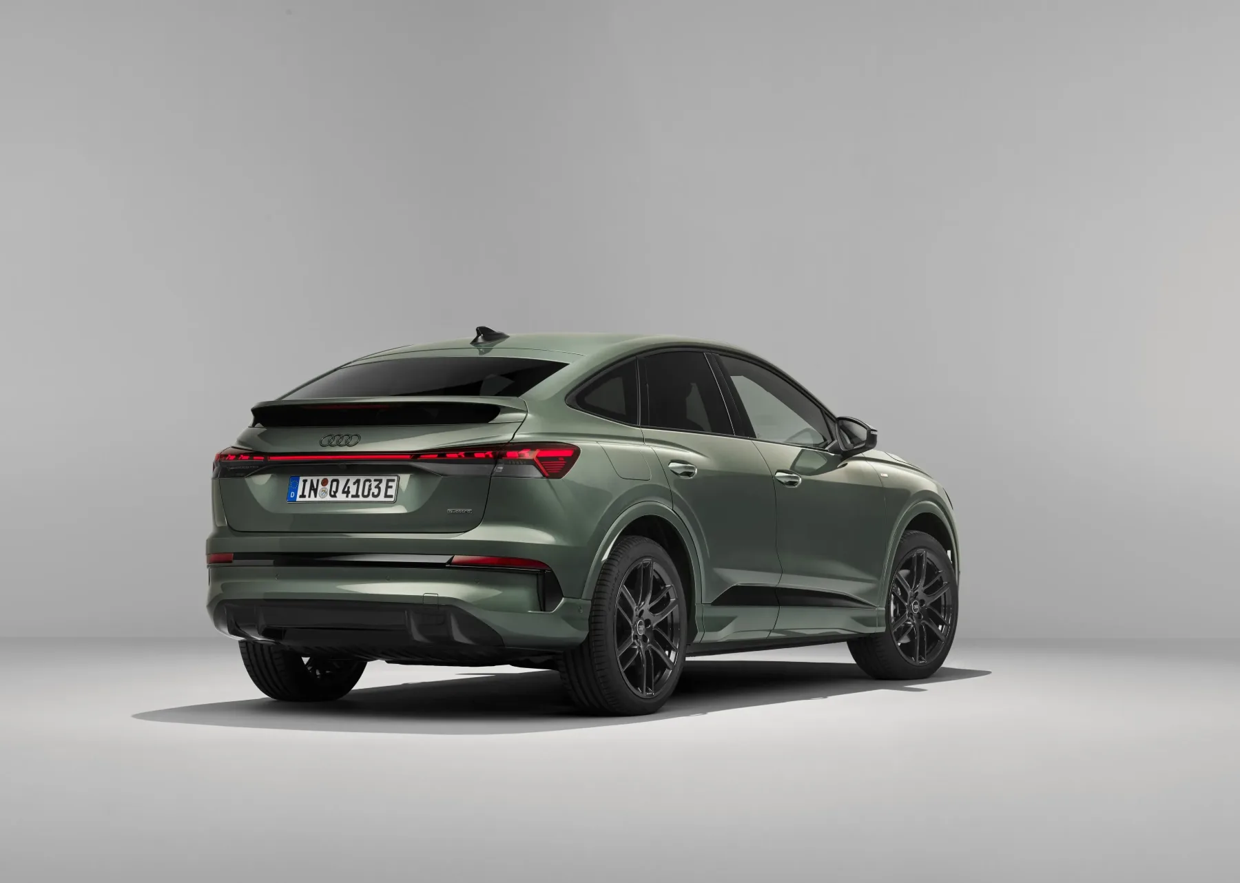 Prenovljeni Audi Q4 e-tron 2026: Električni bestseller, ki je končno obiskal telovadnico in dobil doktorat iz elektrotehnike