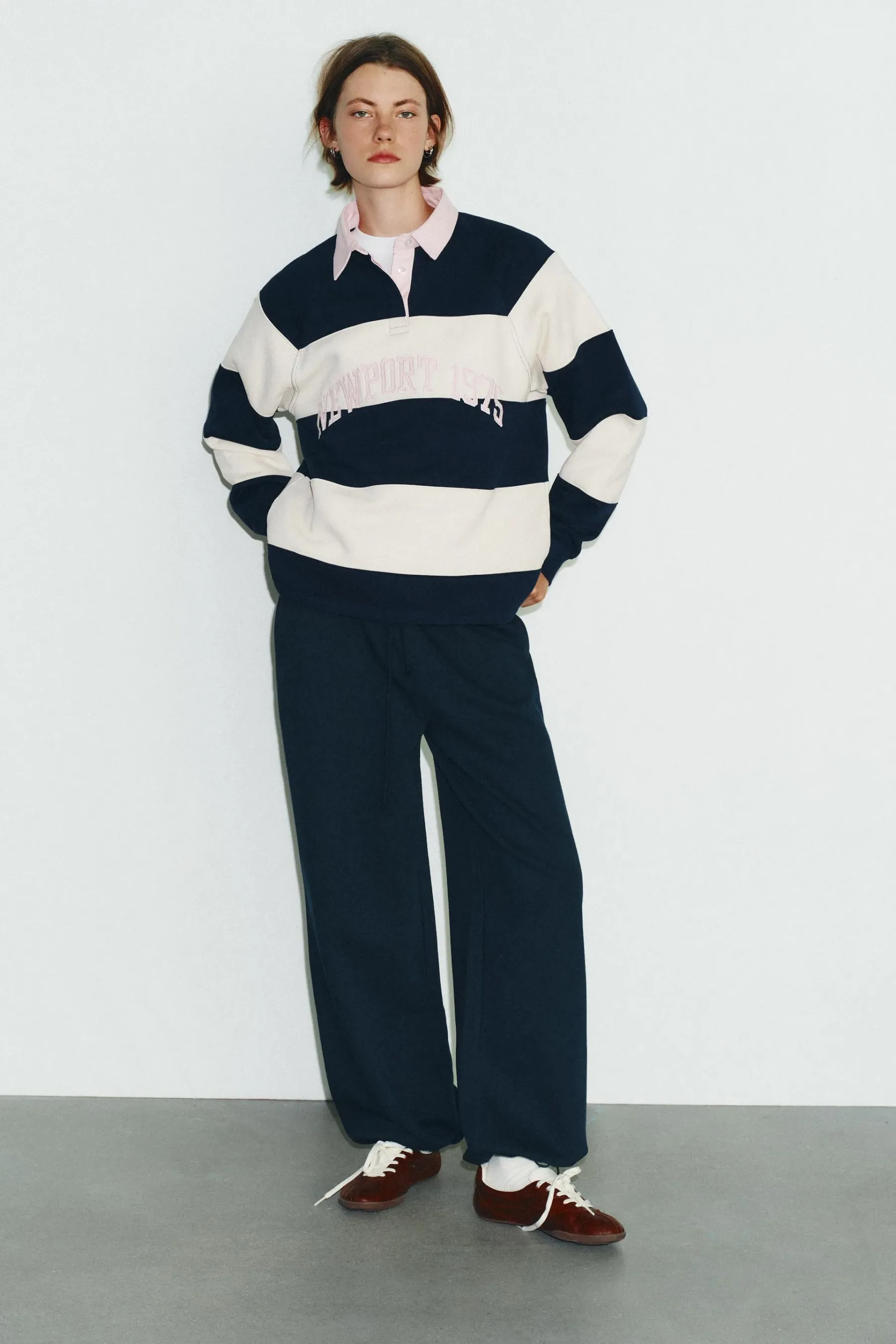 Preppy stil se vrača: 10 nepogrešljivih modnih kosov za “old money” stil zanjo in zanj