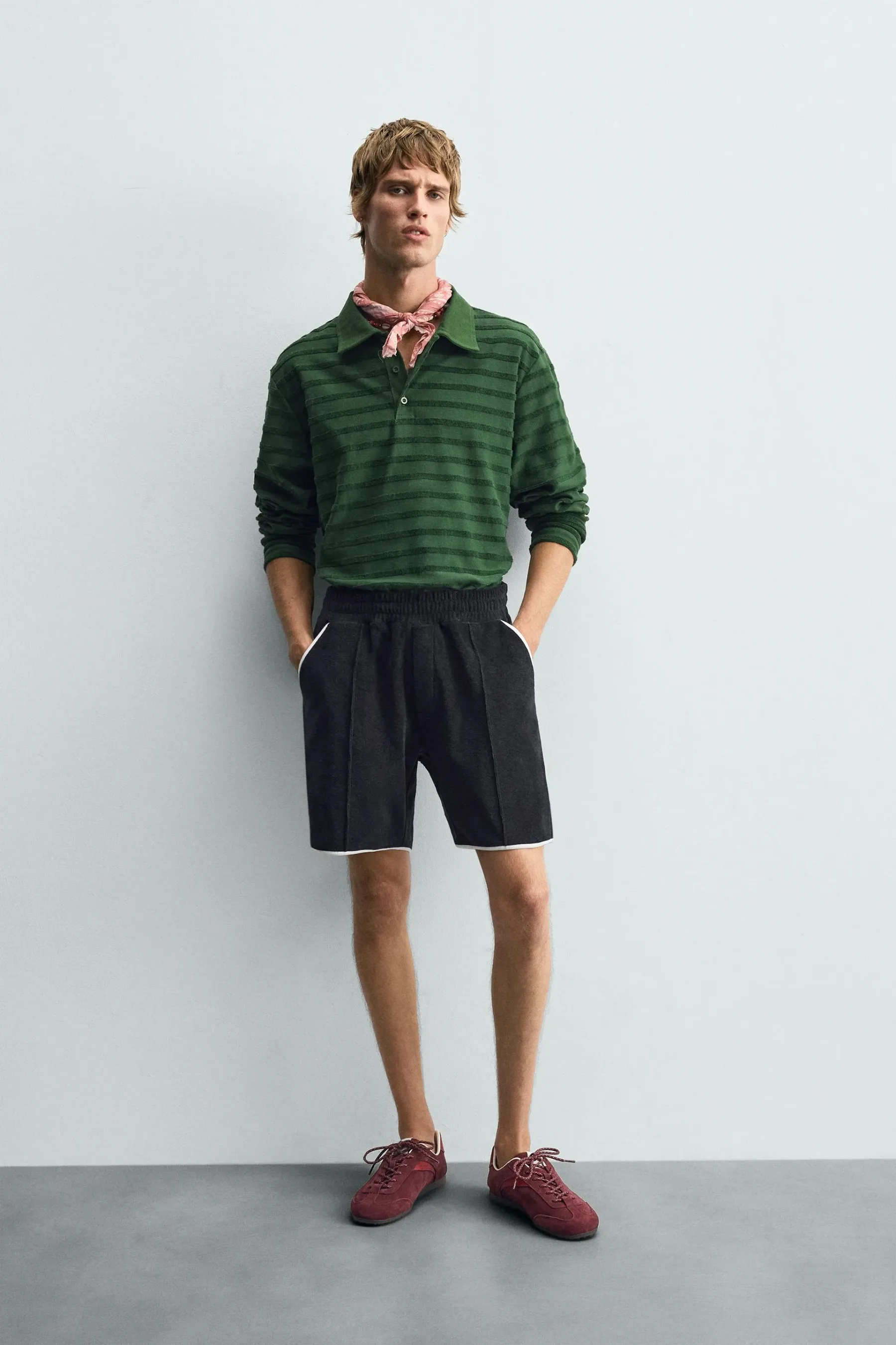 Preppy stil se vrača: 10 nepogrešljivih modnih kosov za “old money” stil zanjo in zanj