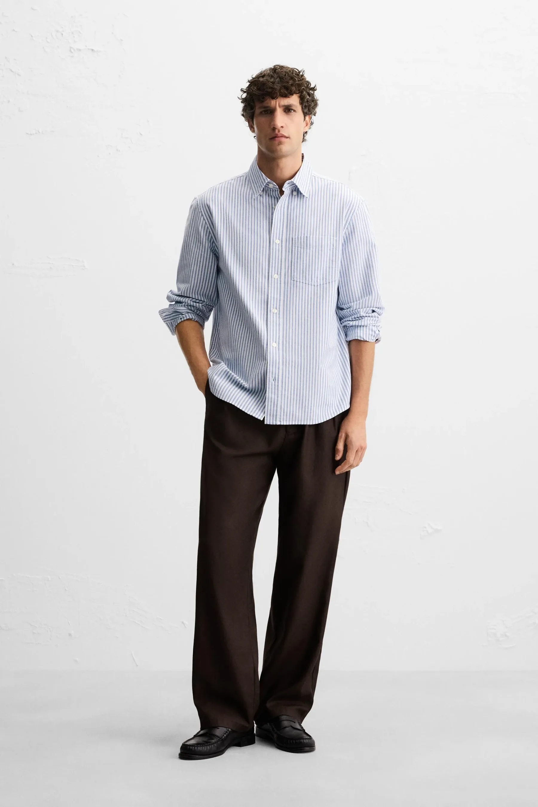 Preppy stil se vrača: 10 nepogrešljivih modnih kosov za “old money” stil zanjo in zanj