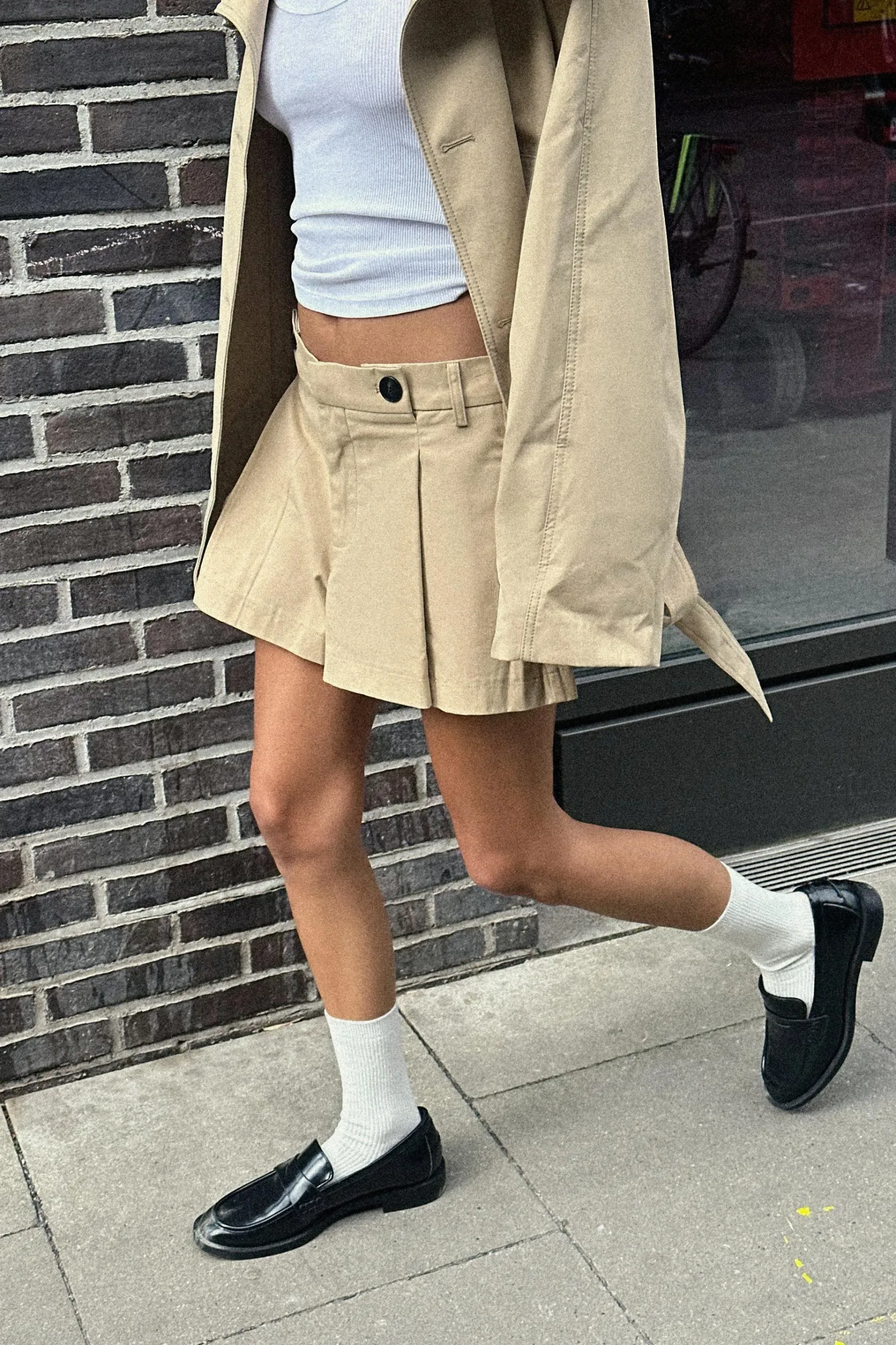 Preppy stil se vrača: 10 nepogrešljivih modnih kosov za “old money” stil zanjo in zanj