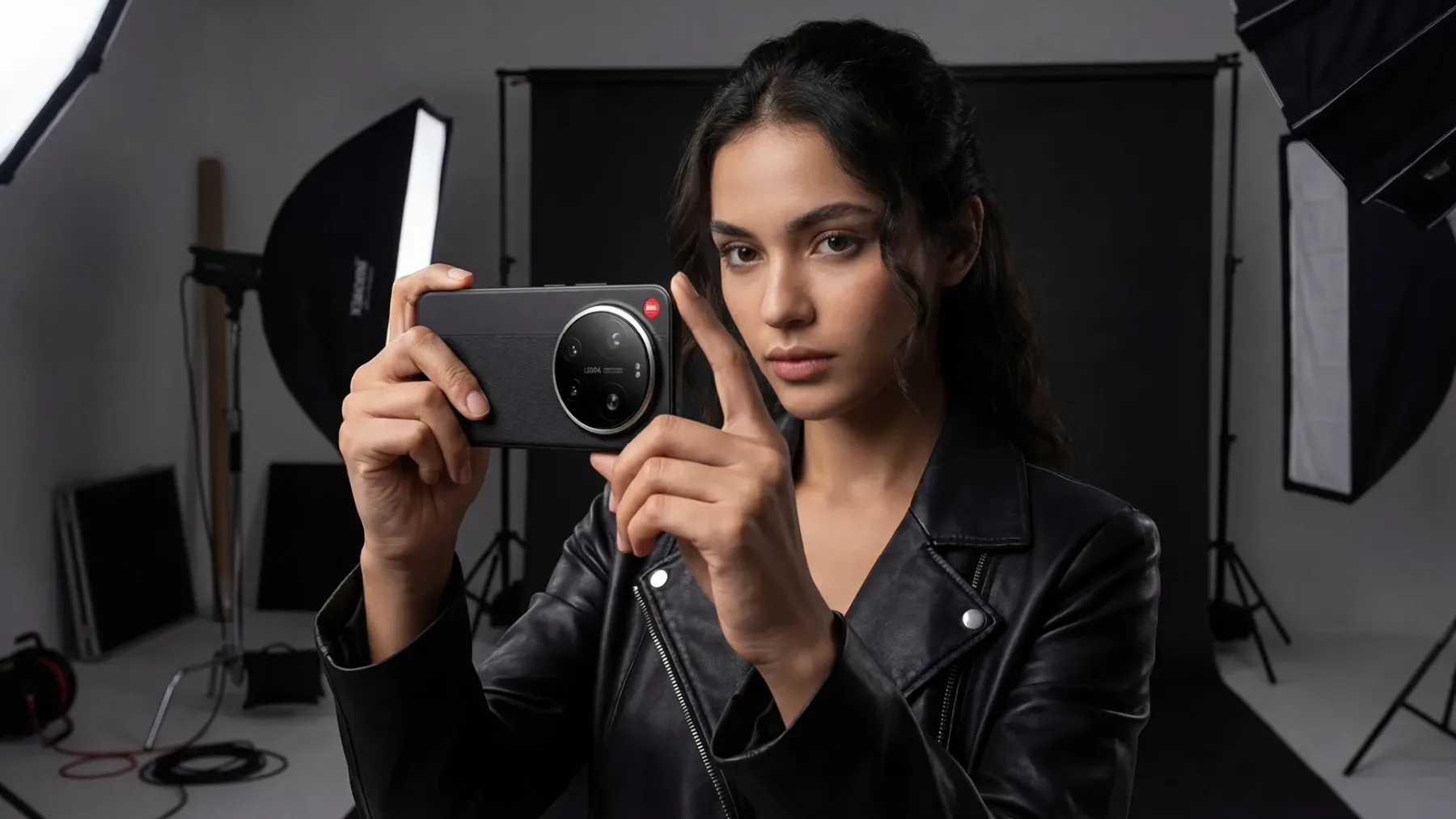 Prihaja v Evropo – Xiaomi 17 Ultra: Ko telefon dobi dušo, mehanski menjalnik in postane prava zver