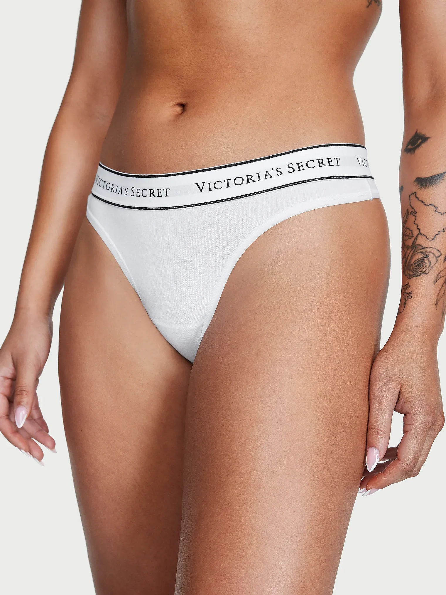 Prihaja Victoria’s Secret Fashion Show 2025 – in to je 7 najbolj ikoničnih kosov, ki si jih želi imeti vsaka ženska