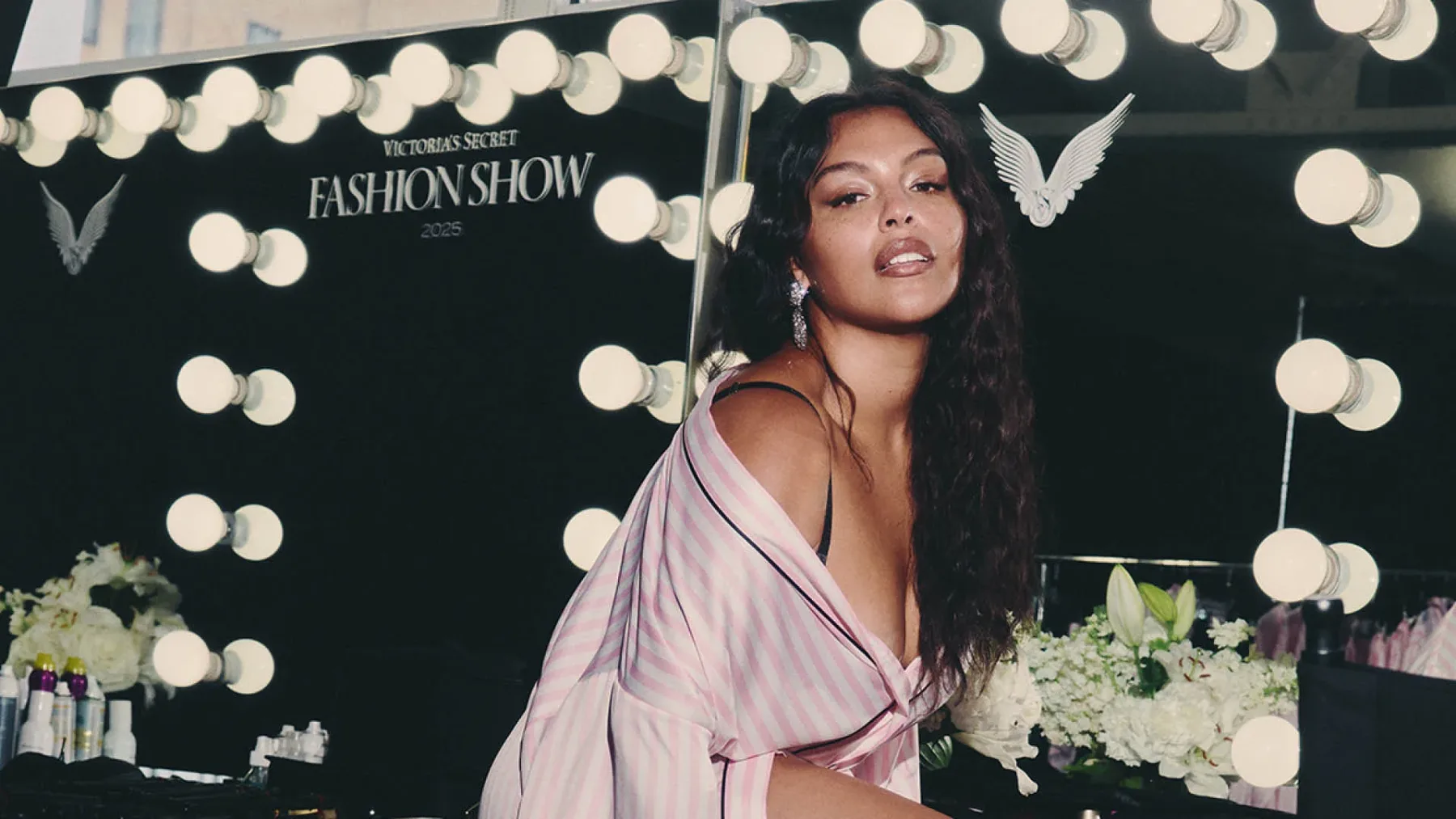 Prihaja Victoria’s Secret Fashion Show 2025 – in to je 7 najbolj ikoničnih kosov, ki si jih želi imeti vsaka ženska