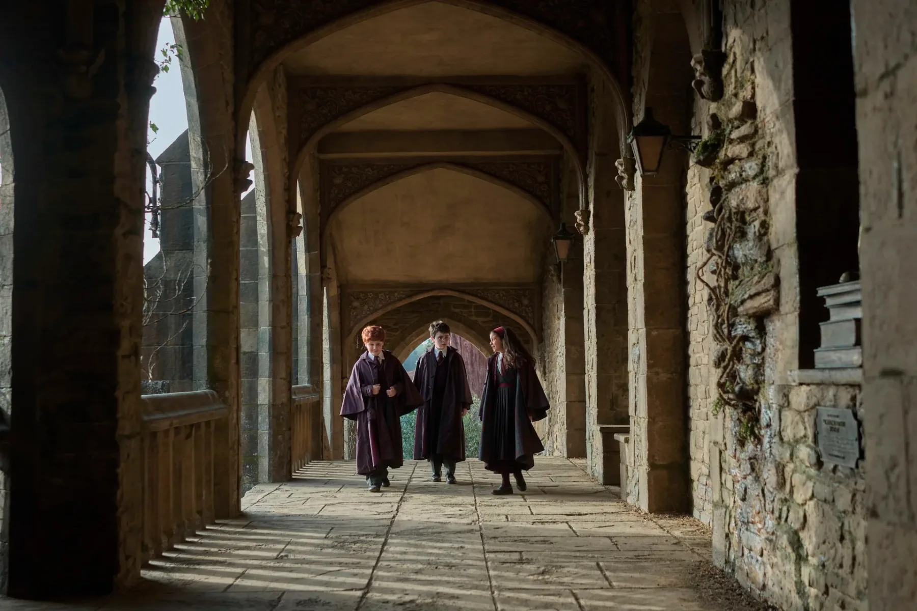 Pripravite čarobne palice: HBO razkril prvi vpogled v novo serijo Harry Potter!