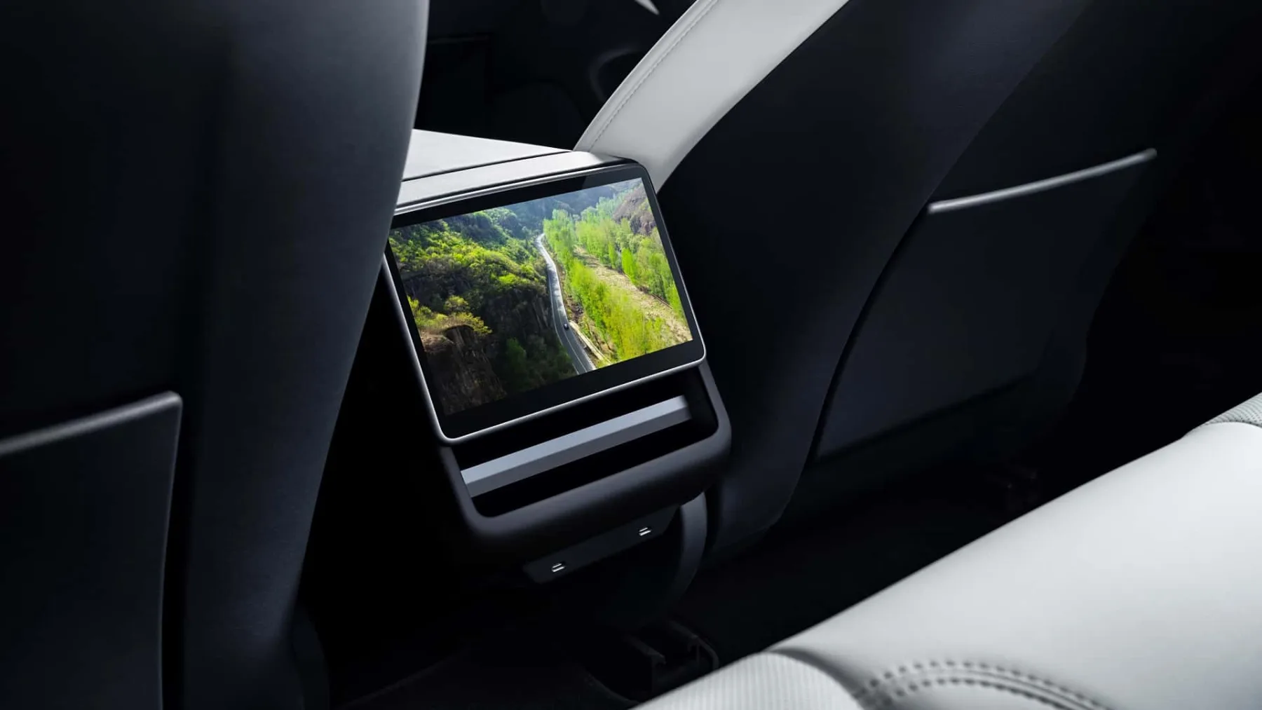 Prodajne številke Tesla 2024: med uspehi na Kitajskem in sencami neizpolnjenih pričakovanj