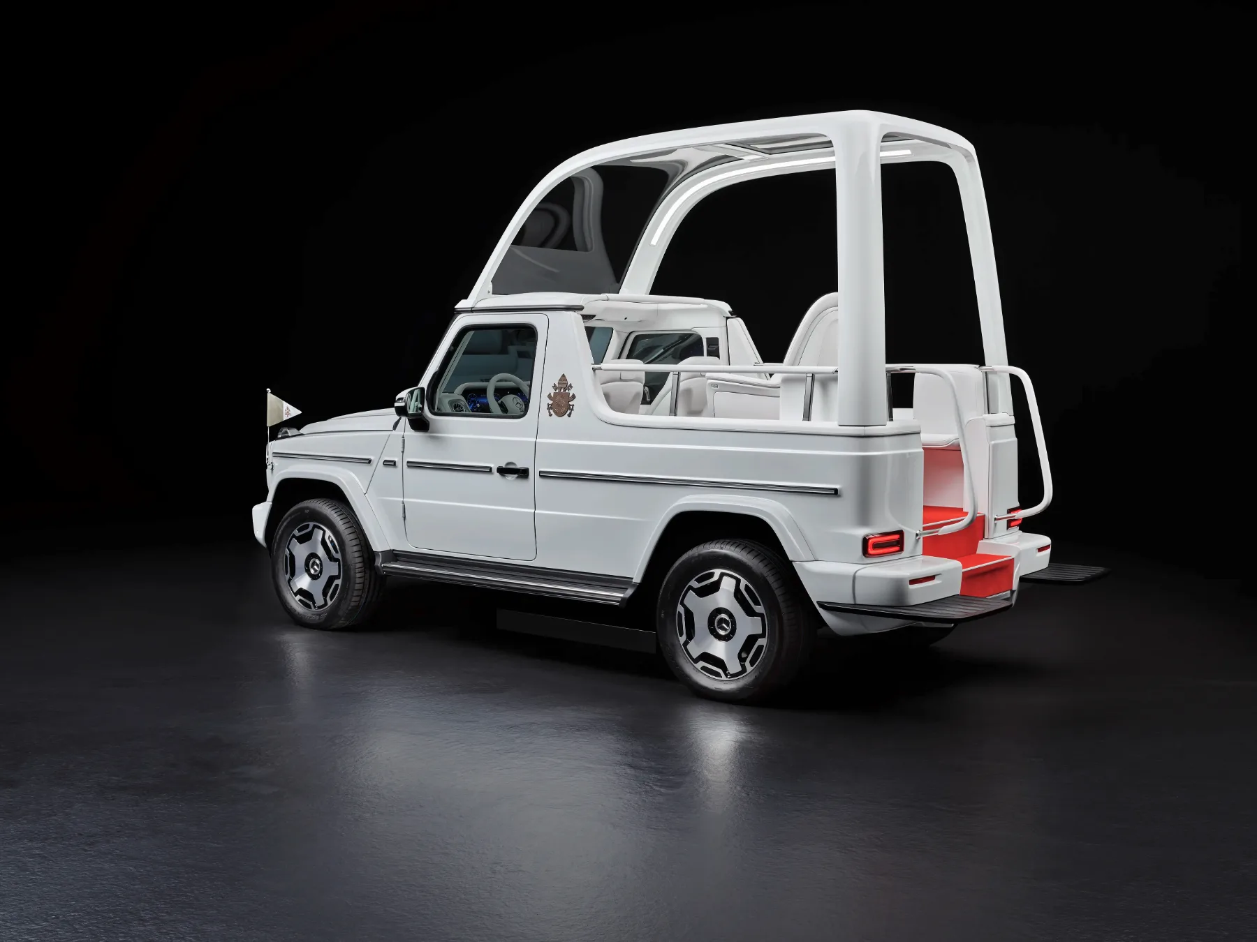 Prvi električni PAPAMOBIL: Mercedes-Benz G-Wagon Papamobil za novo dobo trajnosti
