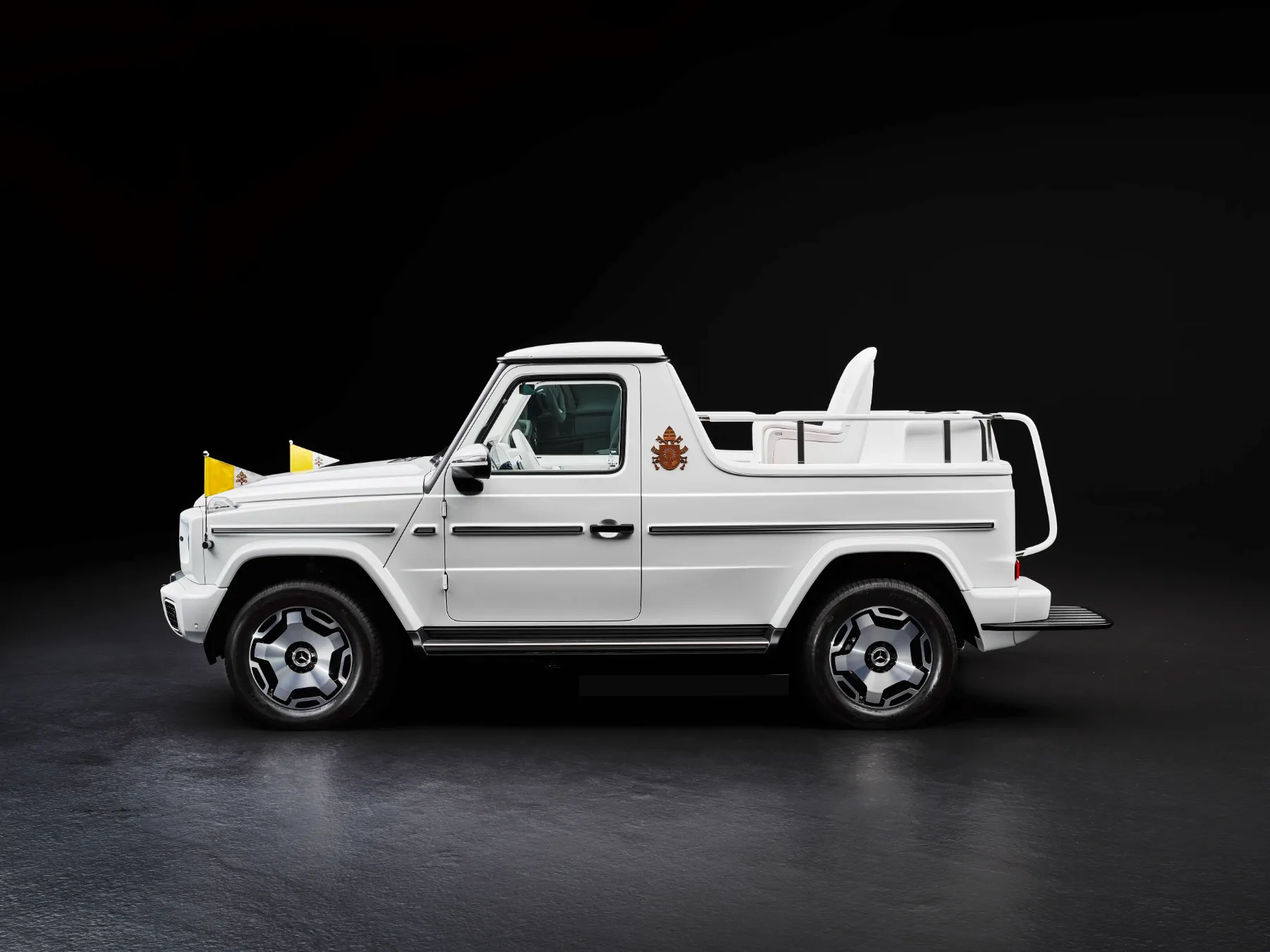 Prvi električni PAPAMOBIL: Mercedes-Benz G-Wagon Papamobil za novo dobo trajnosti