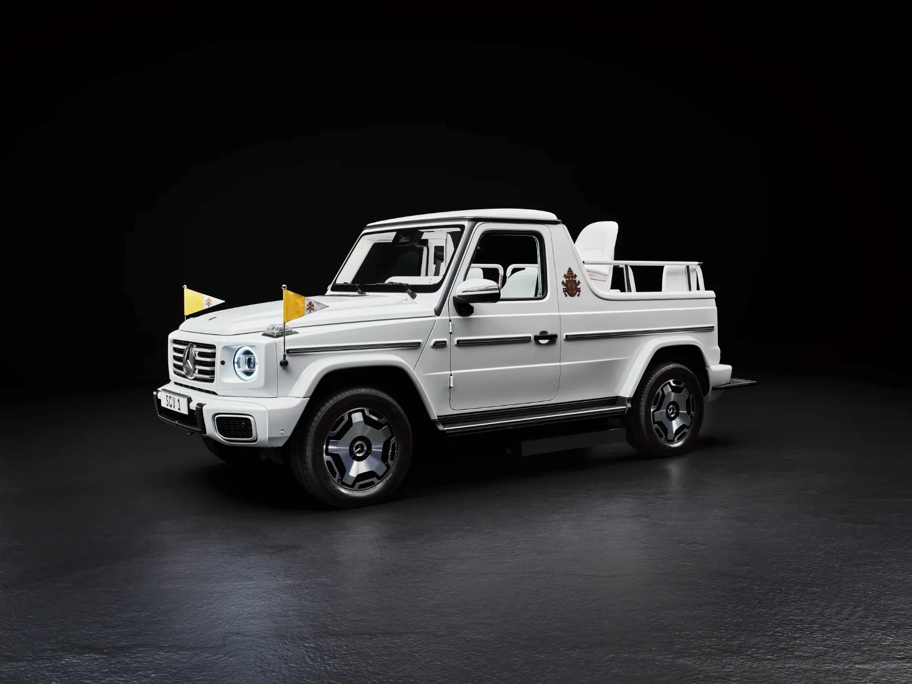 Prvi električni PAPAMOBIL: Mercedes-Benz G-Wagon Papamobil za novo dobo trajnosti