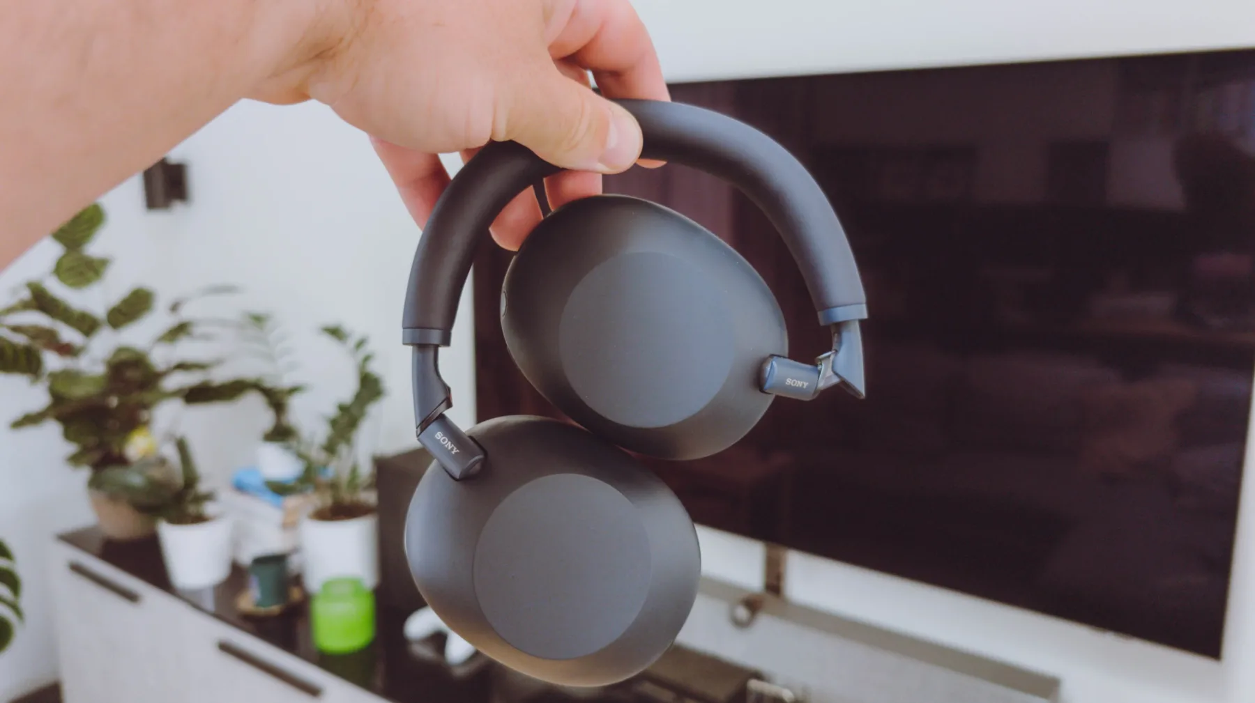 Prvi test: nove Sony WH-1000XM6 je nesporni kralj med slušalkami, ki je spet stopil na prestol