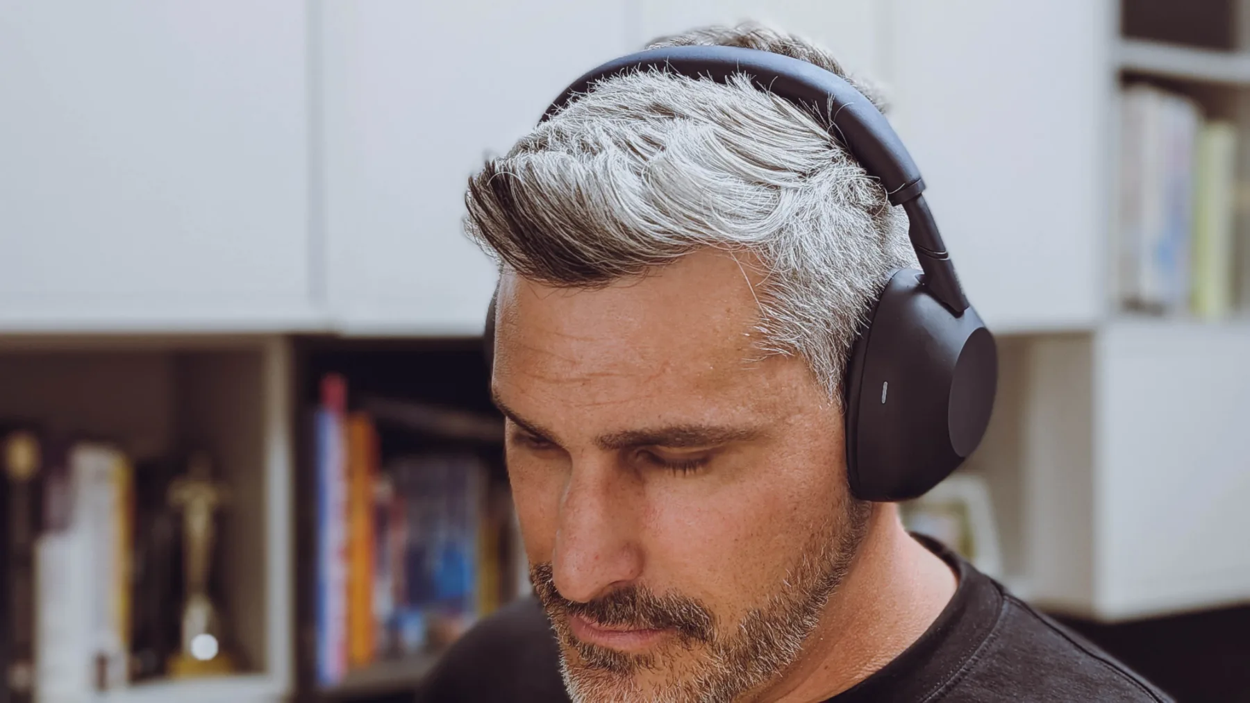 Prvi test: nove Sony WH-1000XM6 je nesporni kralj med slušalkami, ki je spet stopil na prestol
