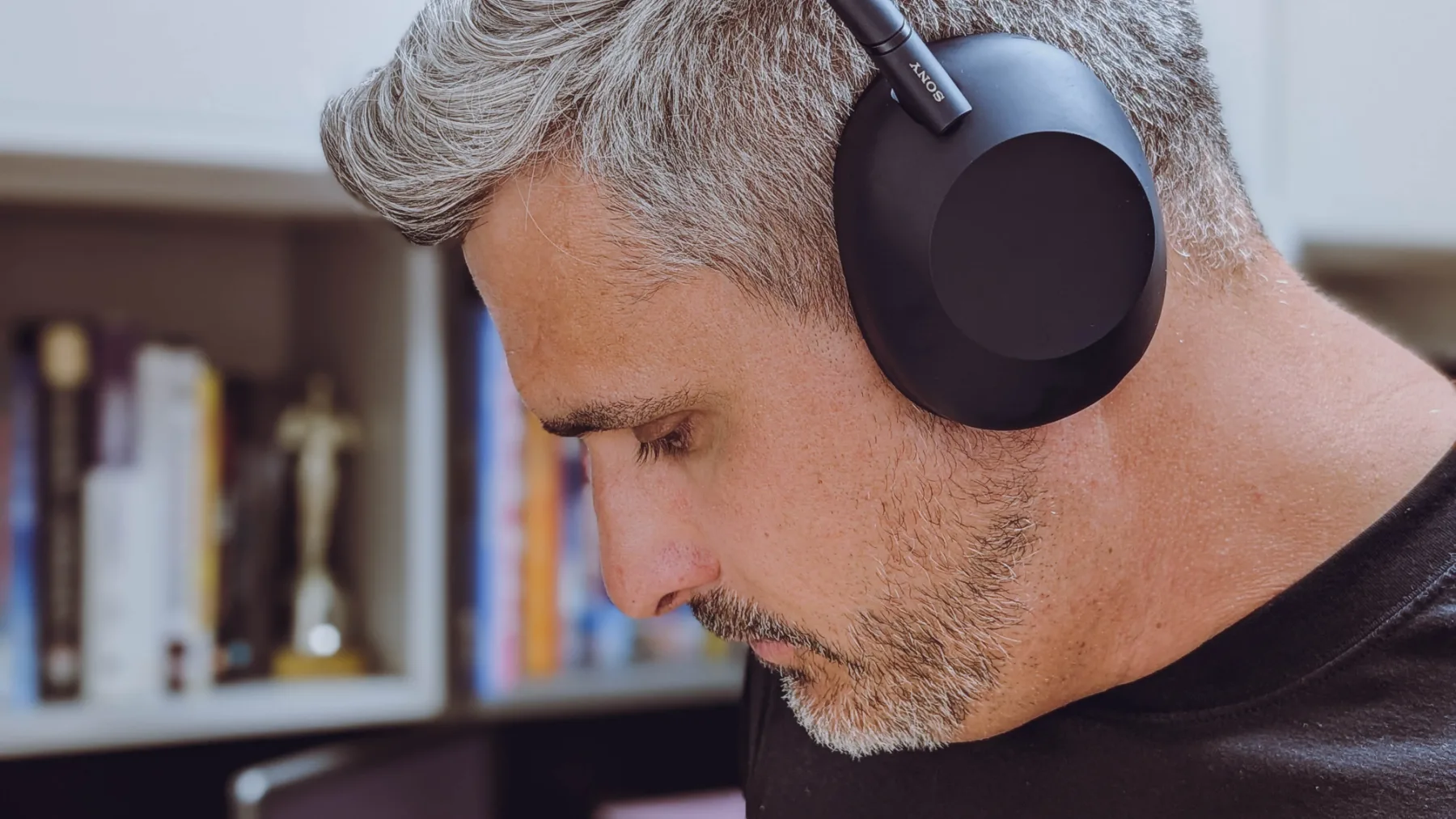 Prvi test: nove Sony WH-1000XM6 je nesporni kralj med slušalkami, ki je spet stopil na prestol