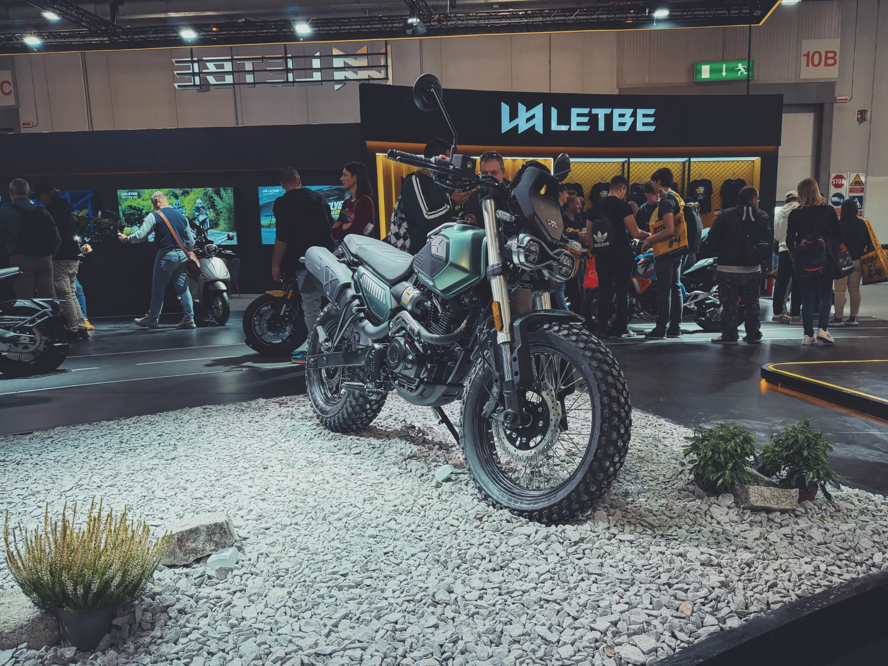 Prvi vtis: novi LETBE Flygon 125 ABS – Mali trail za urbanega divjaka, ki ga ne ustavi niti makadam (EICMA 2025)